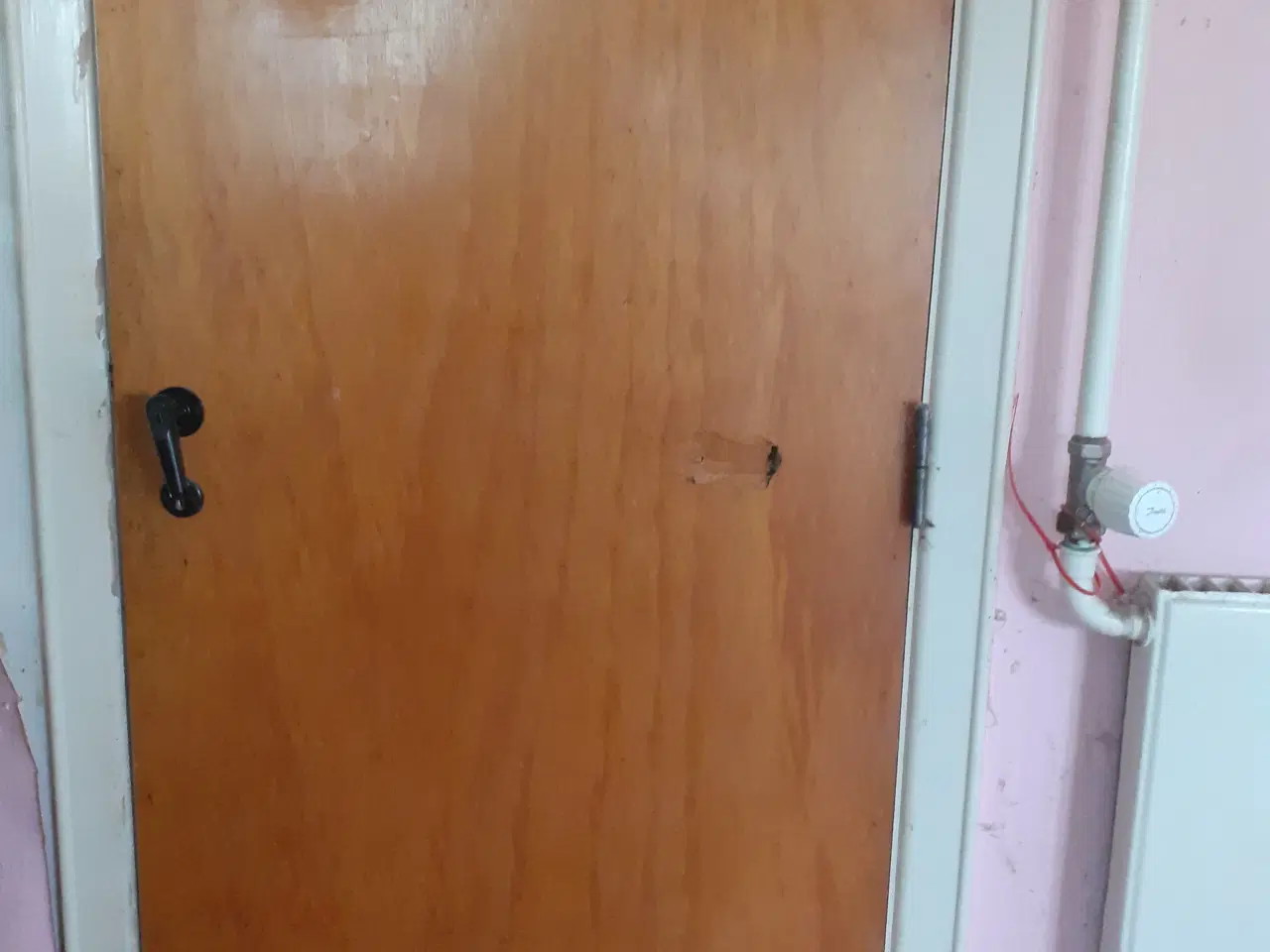 Billede 1 - Søger dør i god stand