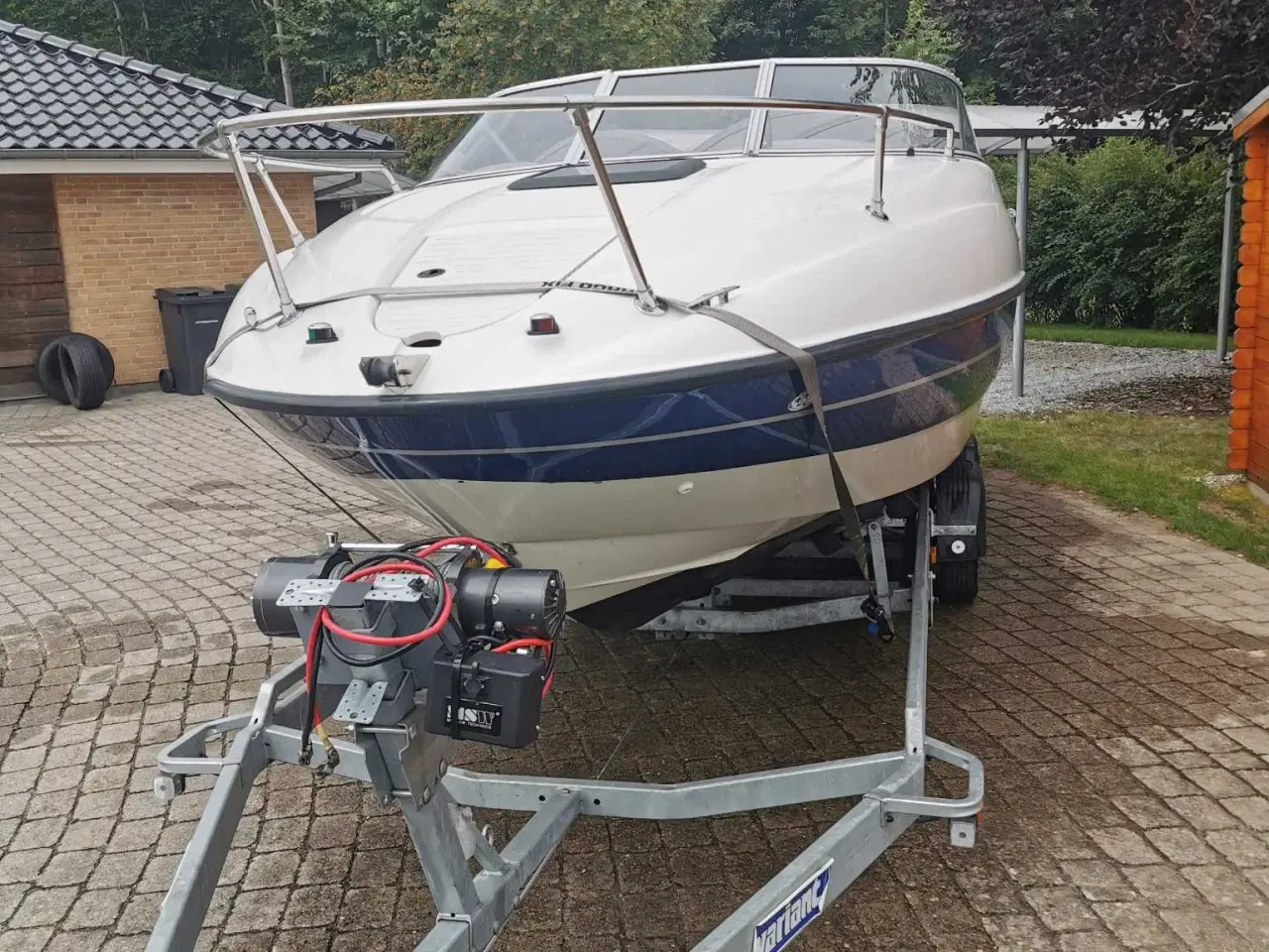 Billede 7 - Bayliner 212 – kraftfuld og sjov speedbåd med V8