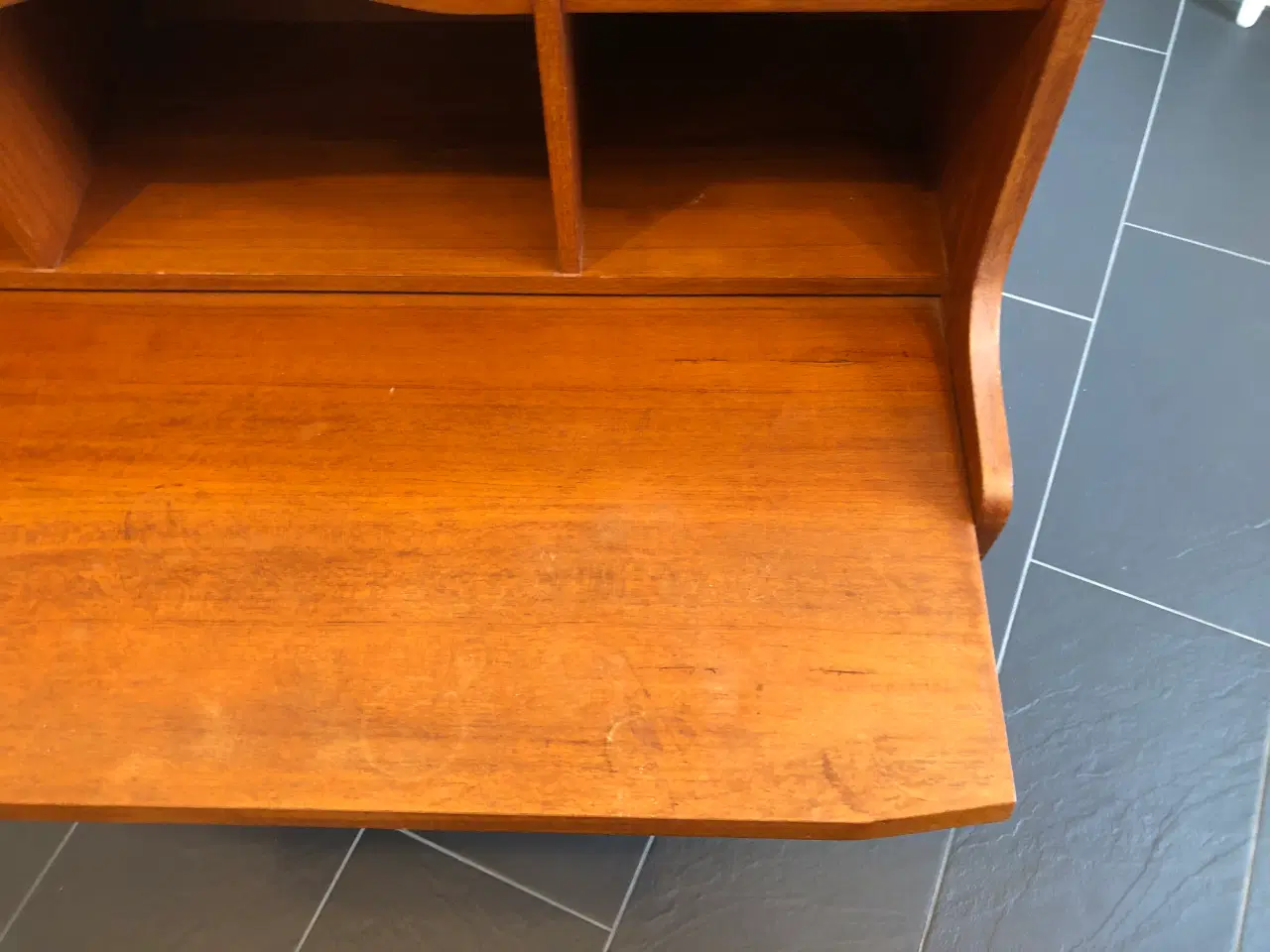 Billede 5 - Chatol i teak med indbygget spejl, skuffer, udtræk