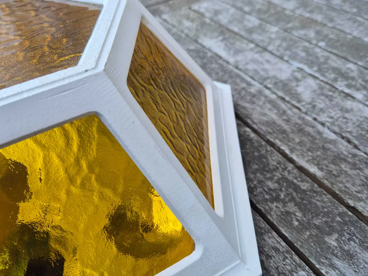 Billede 11 - Sekskantet plafond med gule glas 