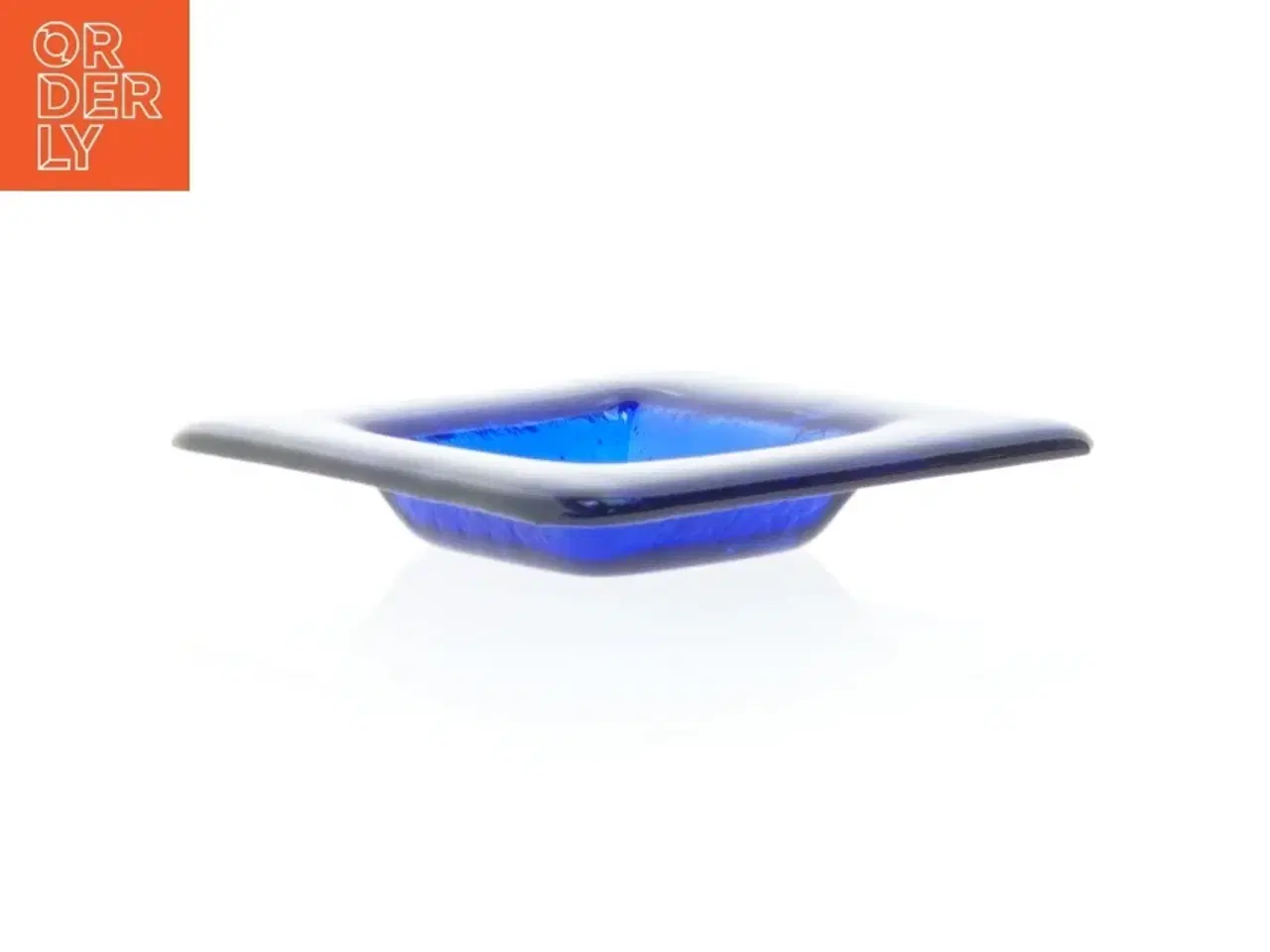 Billede 2 - Blåt fuset glas fad med hvid fugl (str. 13 x 13 cm)