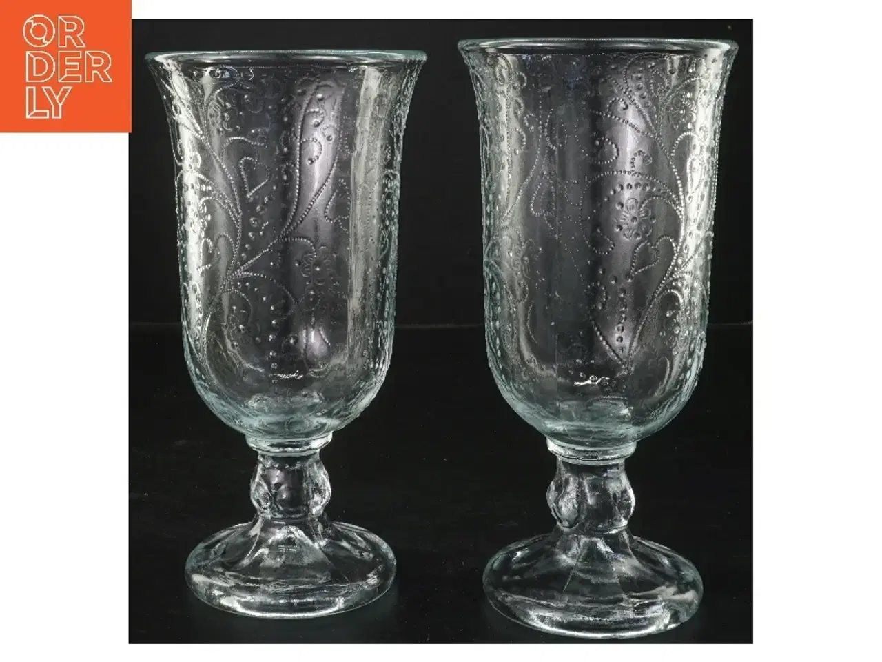 Billede 1 - 2 dekorative glasvaser (str. 2 stk Ø 10,5 cm længde 21 cm)