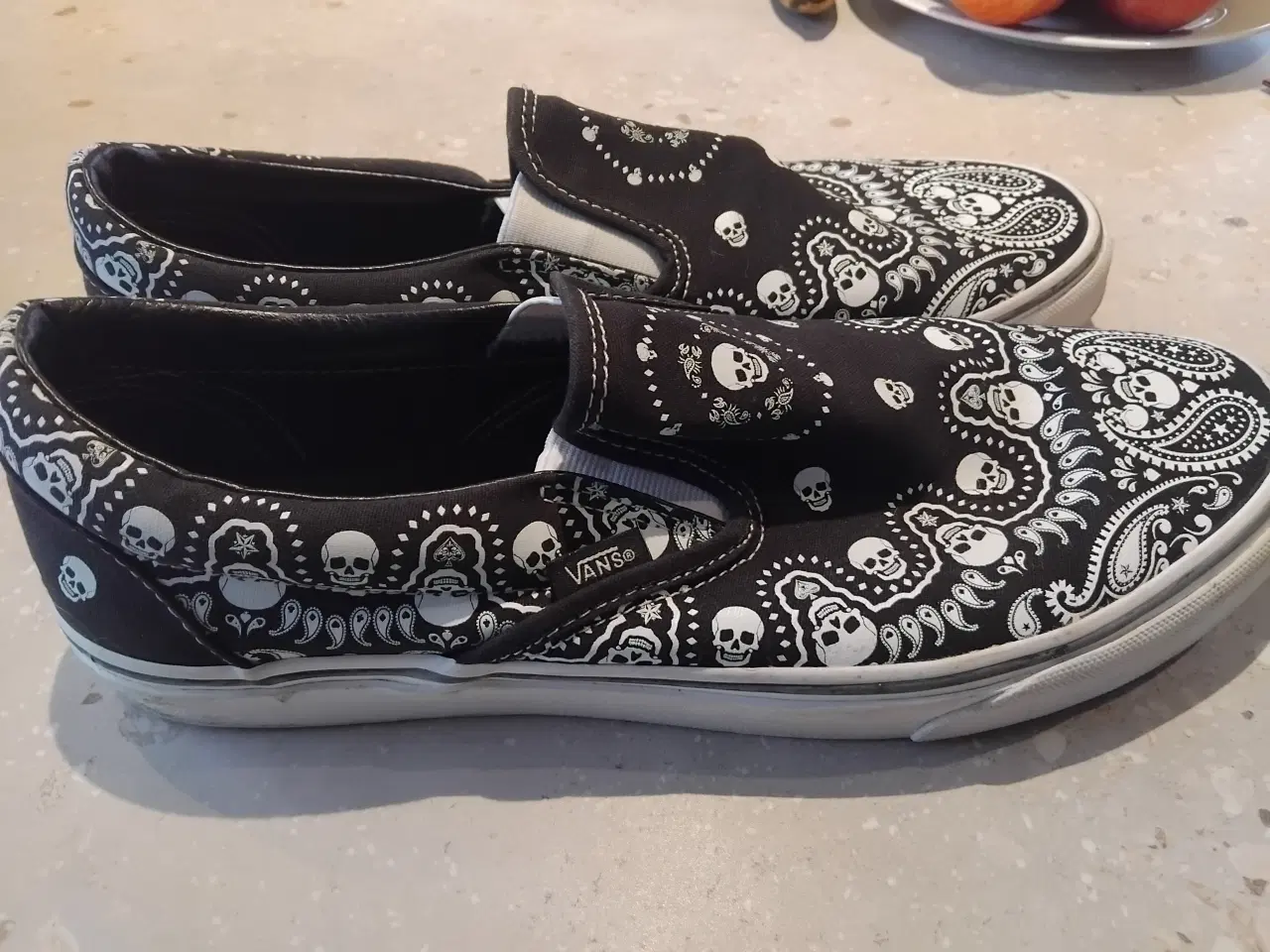 Billede 2 - Vans sko med kraniemotiv.