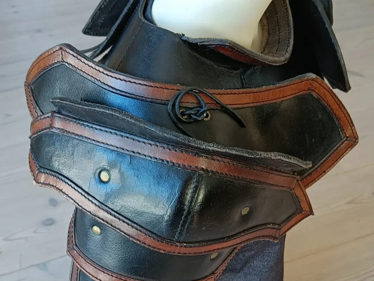 Billede 3 - Shoulder Armour With Neck Guard