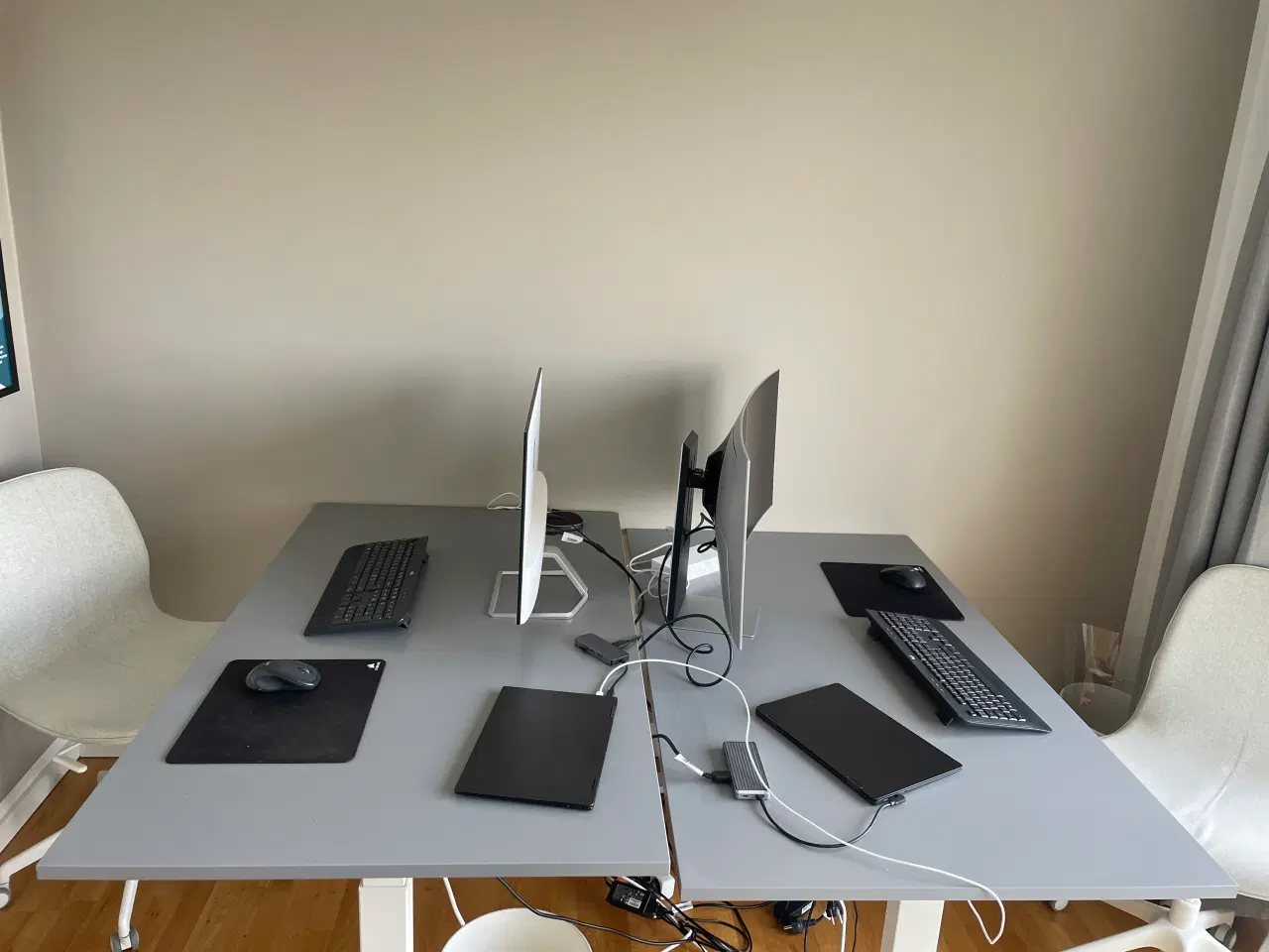 Billede 3 - IKEA rodulf hæve/sænke skrivebord i grå x 2