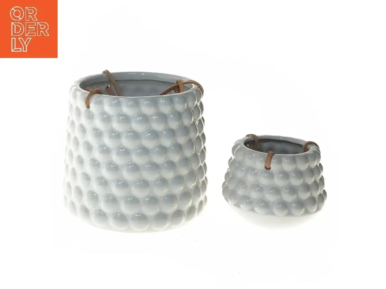 Billede 1 - Keramiske vaser med lædersnøre (str. 2 stk Ø 10 & 16 cm)