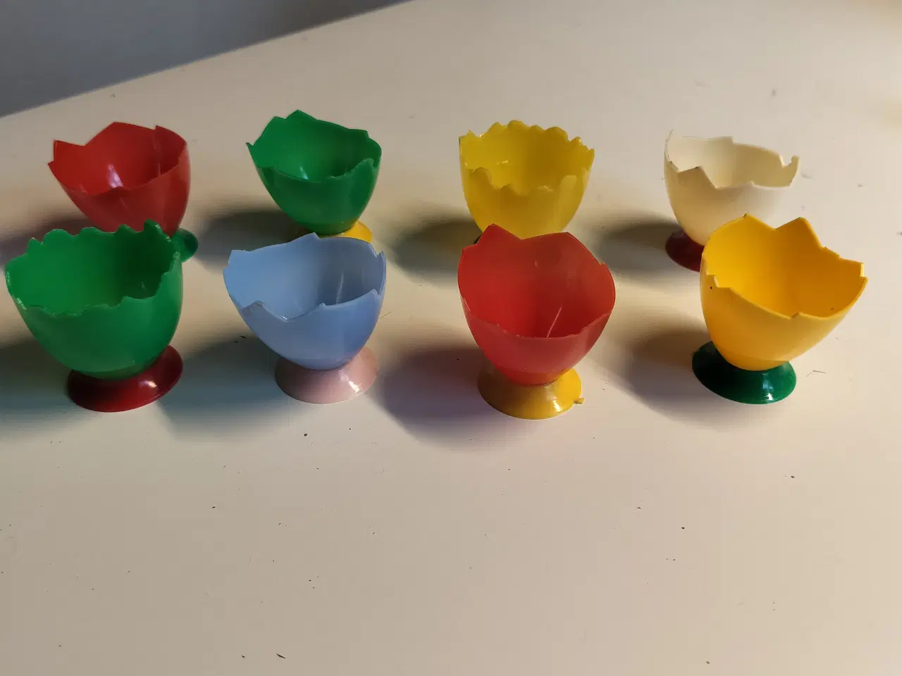 Billede 1 - 8 stk retro halve æggeskaller af plast.