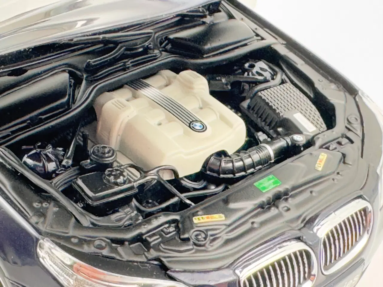 Billede 7 - 2003 BMW 545i V8 Sedan E60 - KYOSHO - 1:18