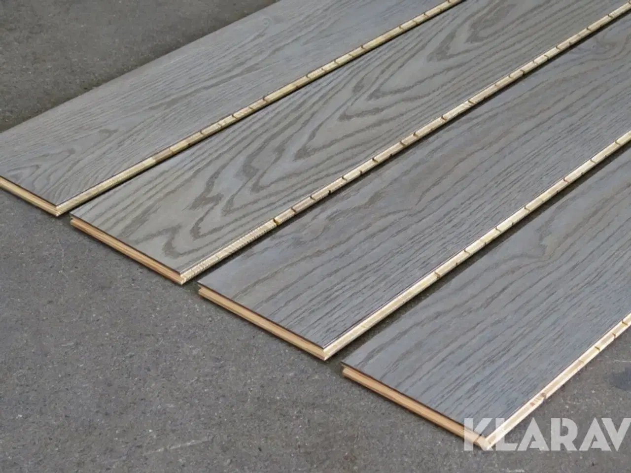 Billede 7 - Plankegulv i egetræ. Varmebehandlet, hvid matlak. Wiking Gulve 2.sort. 40,6 m2