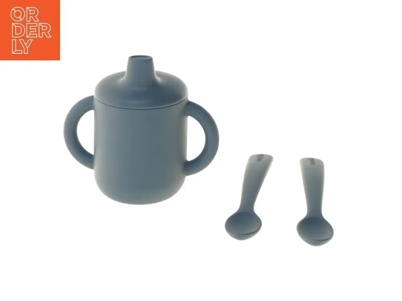 Billede 1 - Børnekop og skeer i silikone fra Mushie (str. 11,5 og 16 cm)