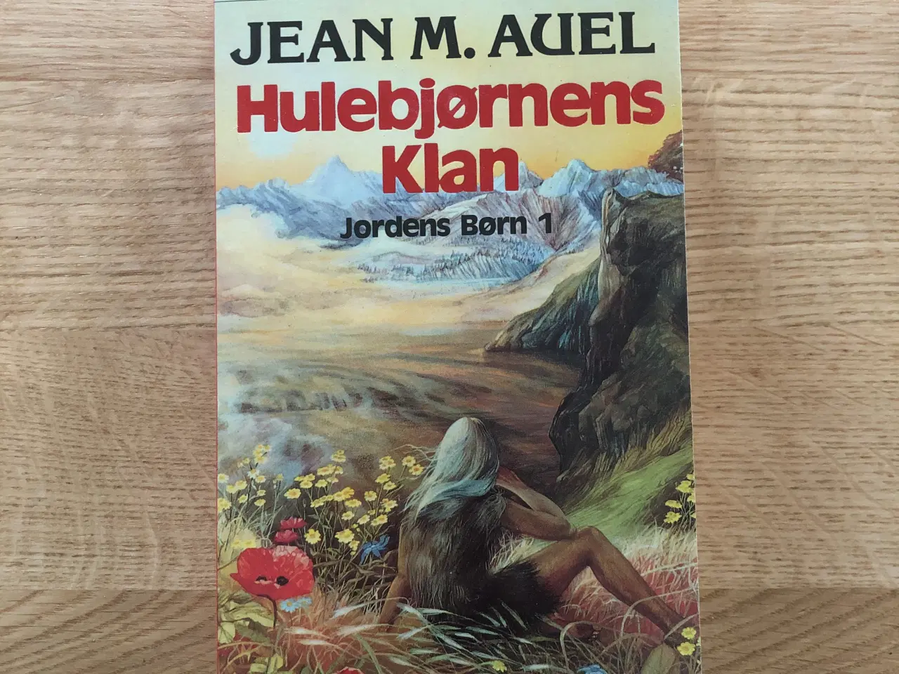 Billede 1 - Jean M. Auel: Hulebjørnens Klan