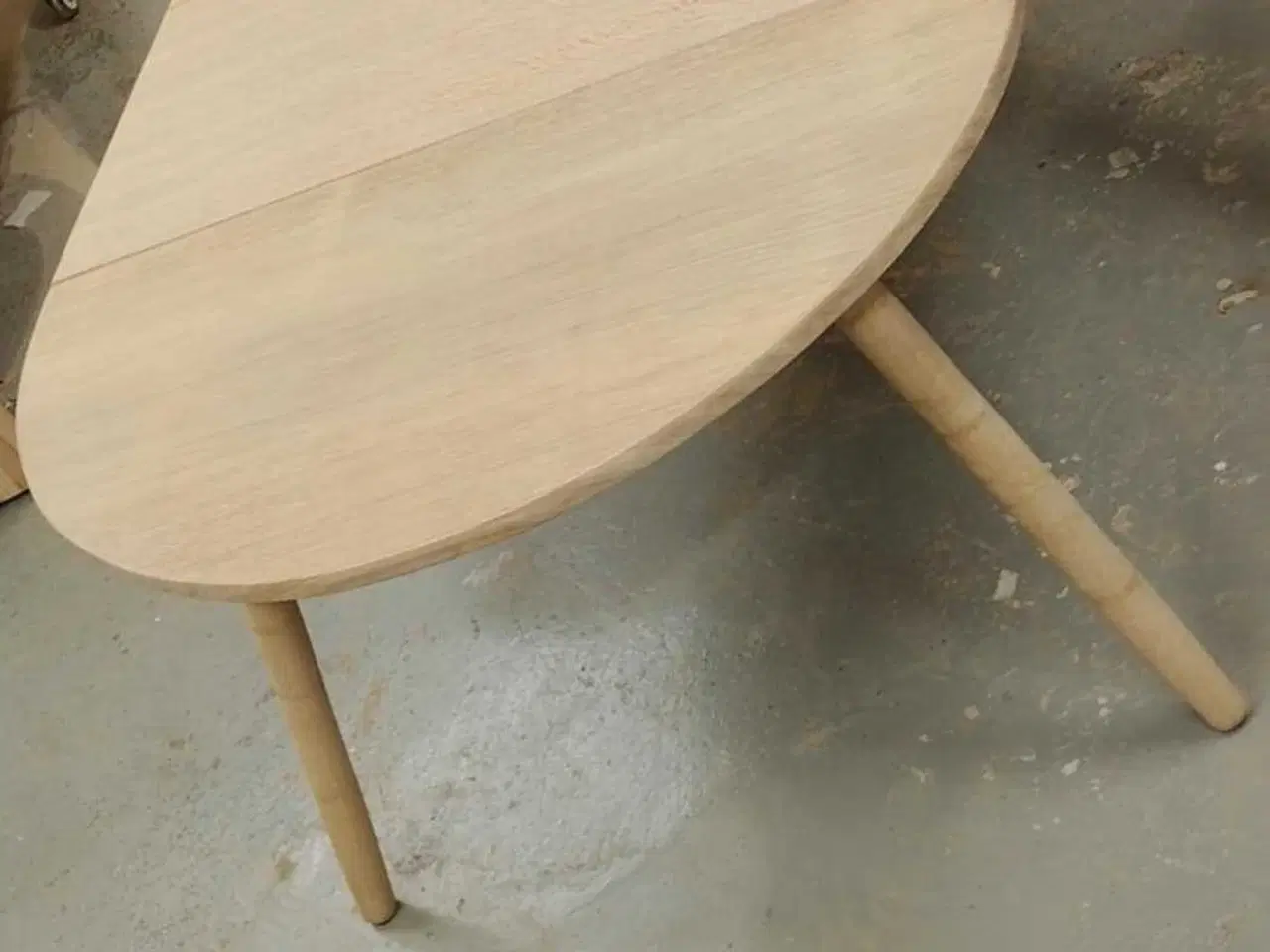 Billede 5 - Rundt massiv egetræ spisebord med udtræk og tillæg