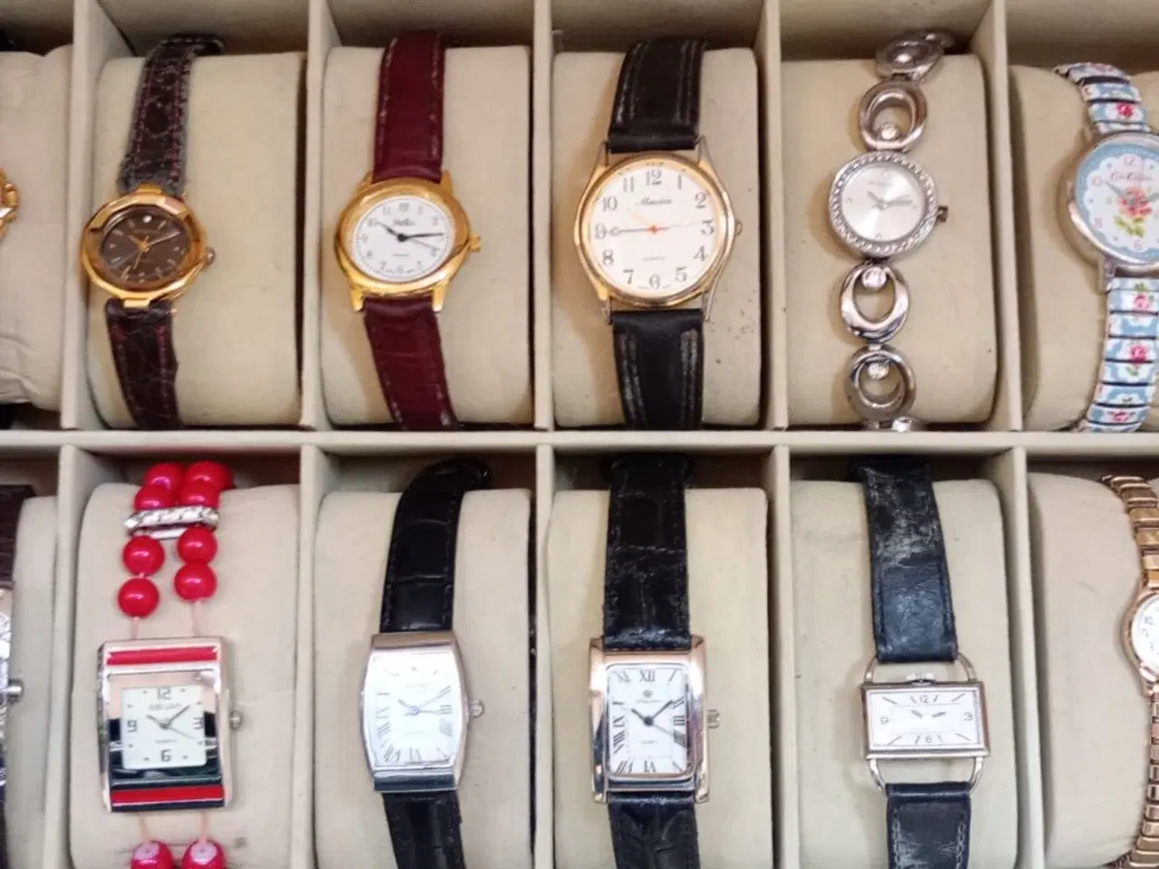 Billede 1 - 9 dameure fra England! Nye og lettere brugte!