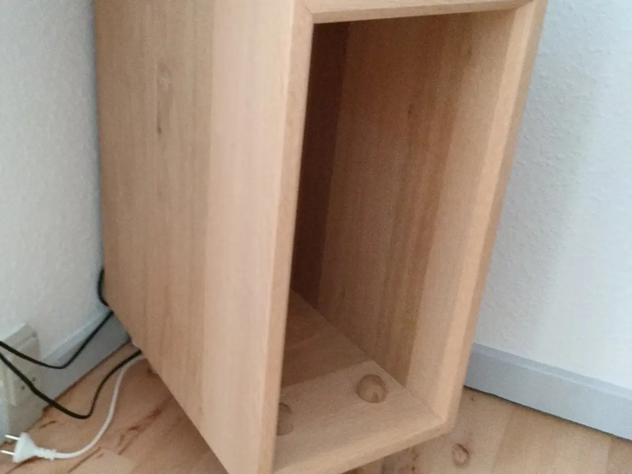 Billede 1 - Ubehandlet egetræ sidebord