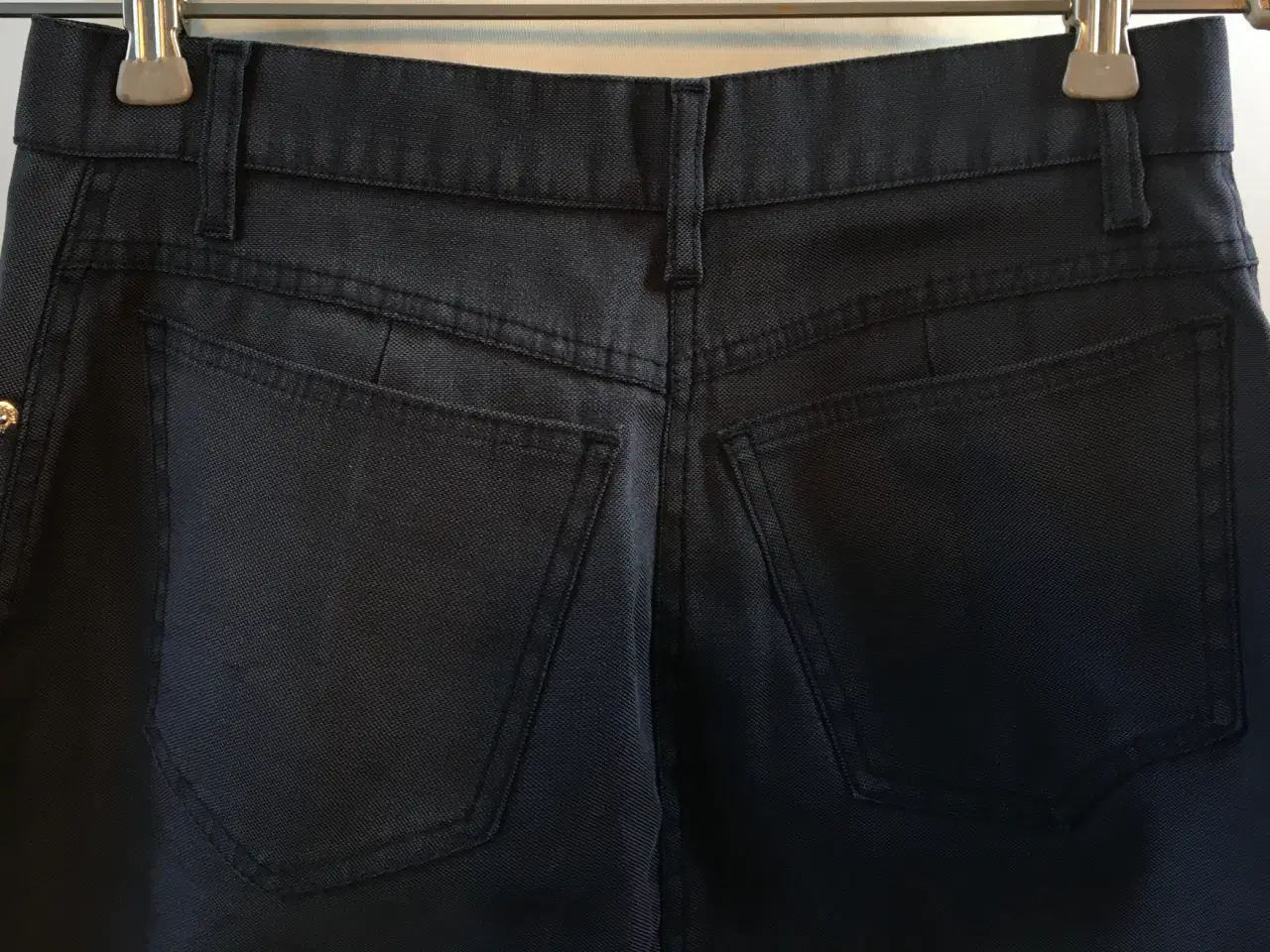 Billede 4 - Fendi, superflot nederdel, str 38