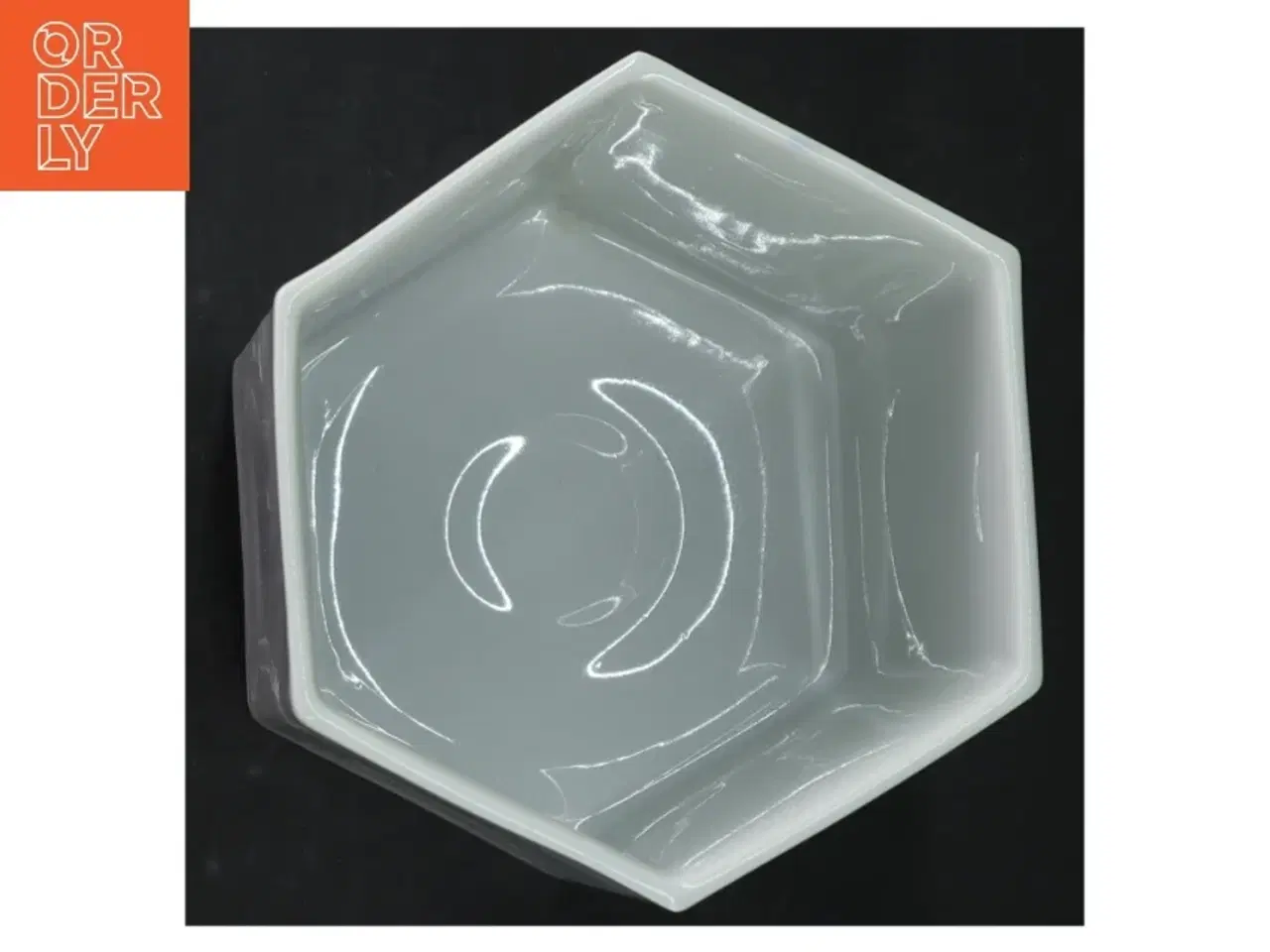 Billede 2 - Hvid sekskantet keramik vase (str. H. 15,5 cm ø. 13,5 cm)