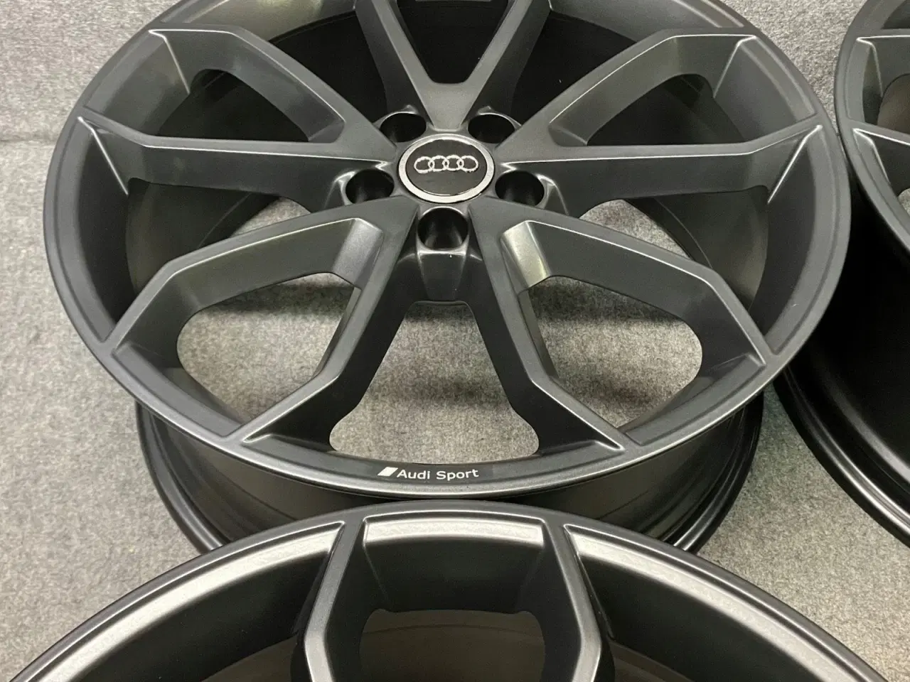 Billede 2 - ALUFÆLGE AUDI Q3 SQ3 8U0 20"