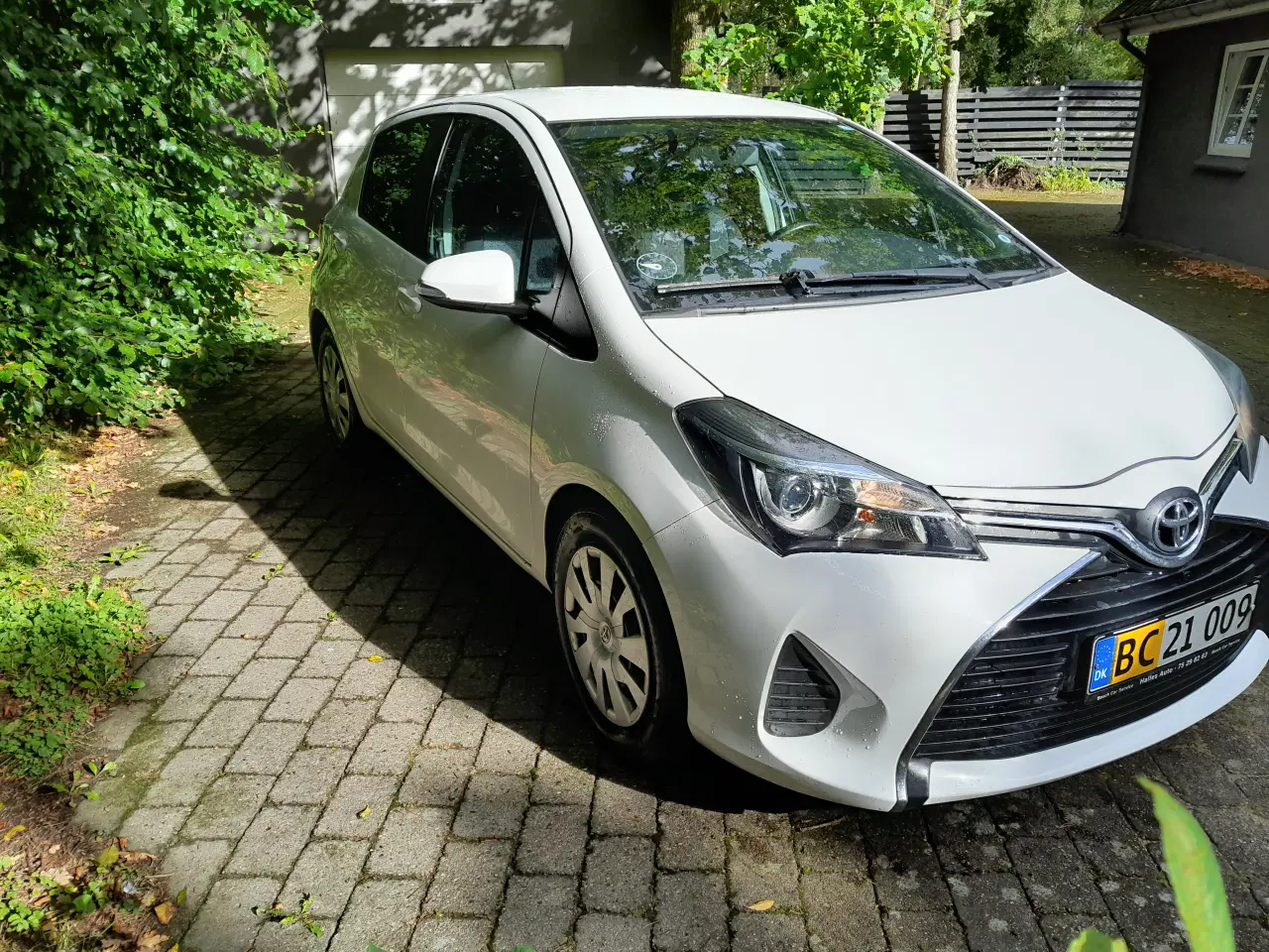 Billede 2 - Yaris 1.4D 2015, nysynet, med træk, momsfri