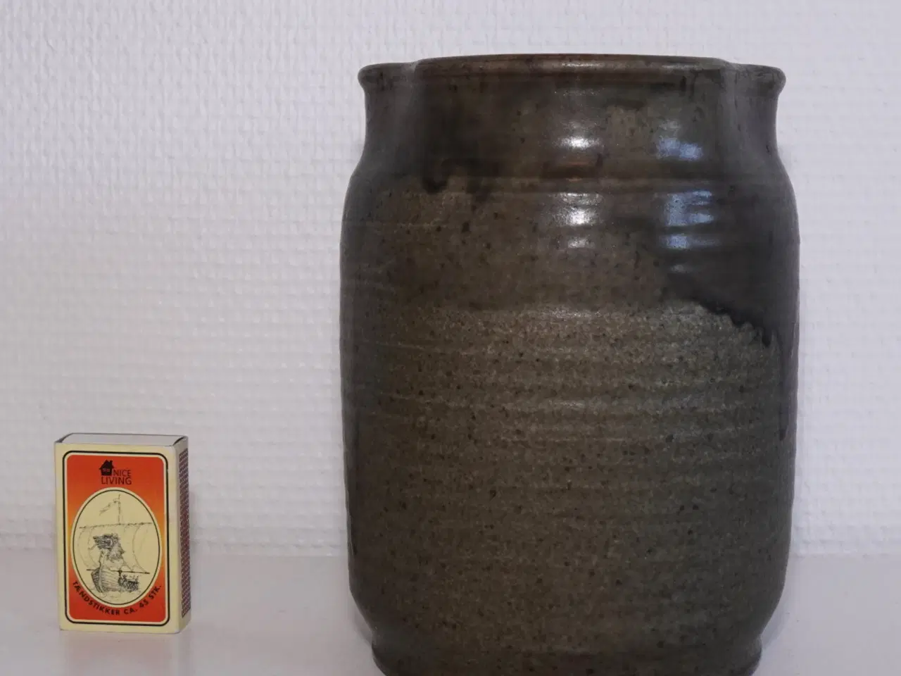 Billede 2 - Ældre vase i stentøj af Niels Peter Nielsen