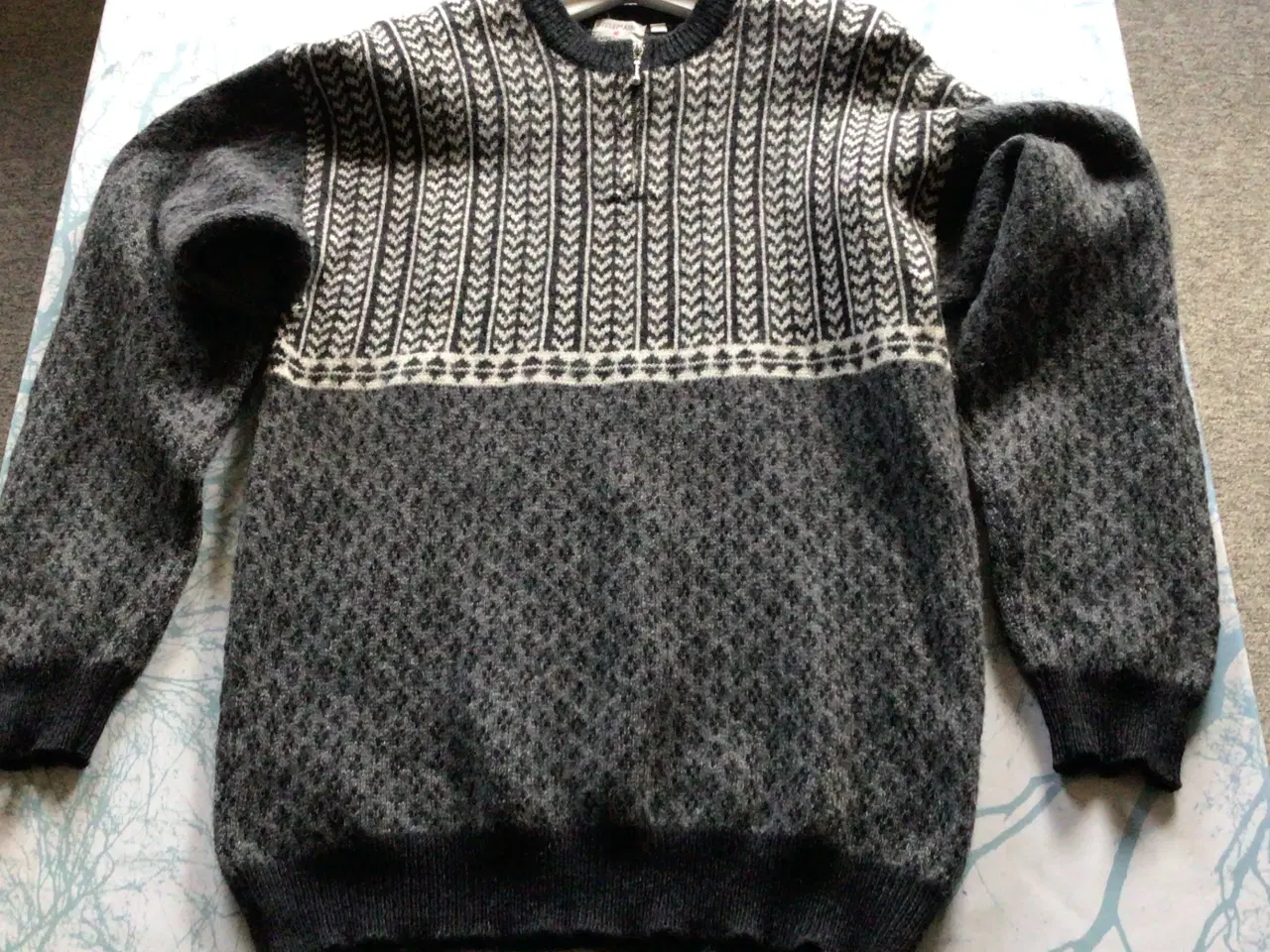 Billede 1 - Sweater