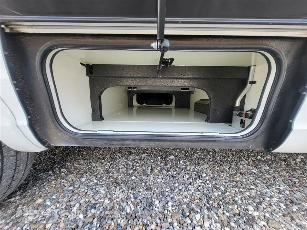 Billede 21 - 2020 - Hymer Masterline BML I780   Luksus på Mercedes Chassic. Solceller. Automatgear. To batterier. Inverter. vandbåret gulvarme.