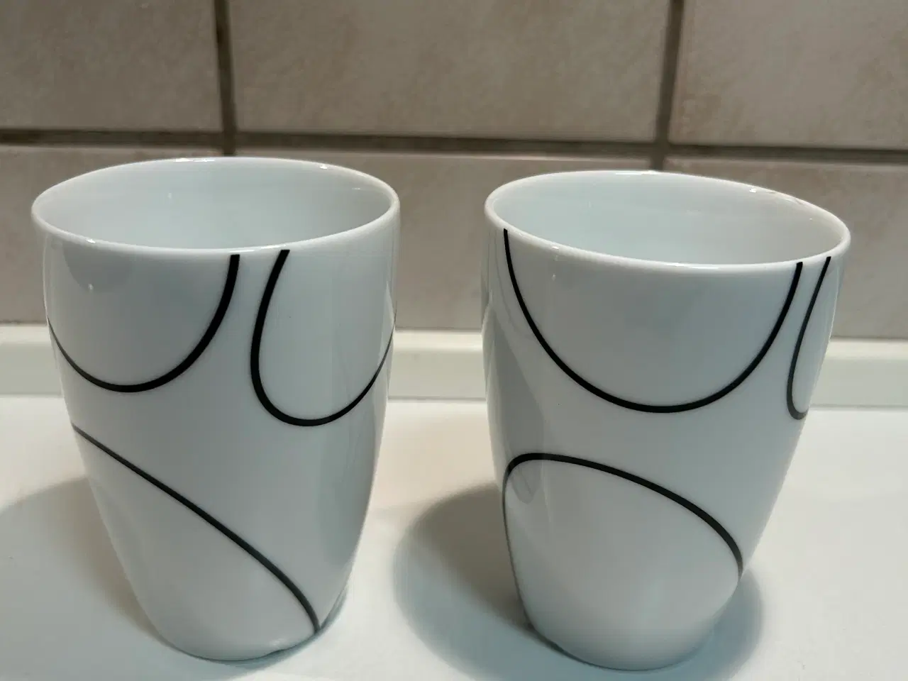 Billede 3 - 2 stk.  Menu termo krus hvide med sort kontour