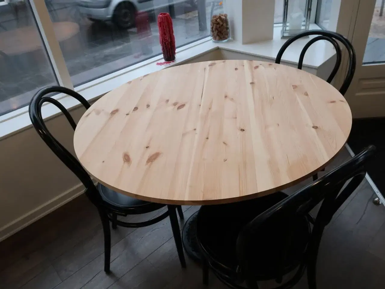 Billede 1 - Cafébord med 3 stk. caféstole