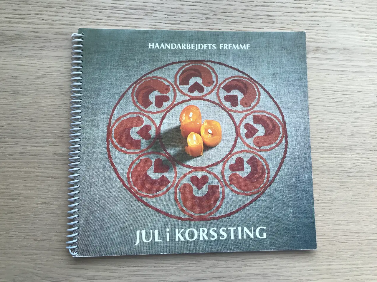 Billede 1 - Jul i Korssting  -  Haandarbejdets Fremme
