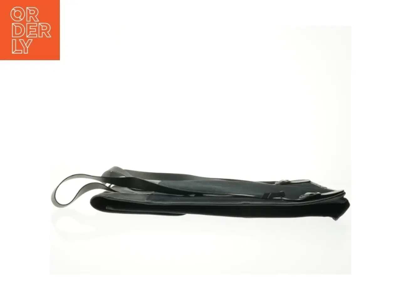 Billede 5 - Rains - Sort skuldertaske i læderlook fra Rains (str. 29x51 cm)