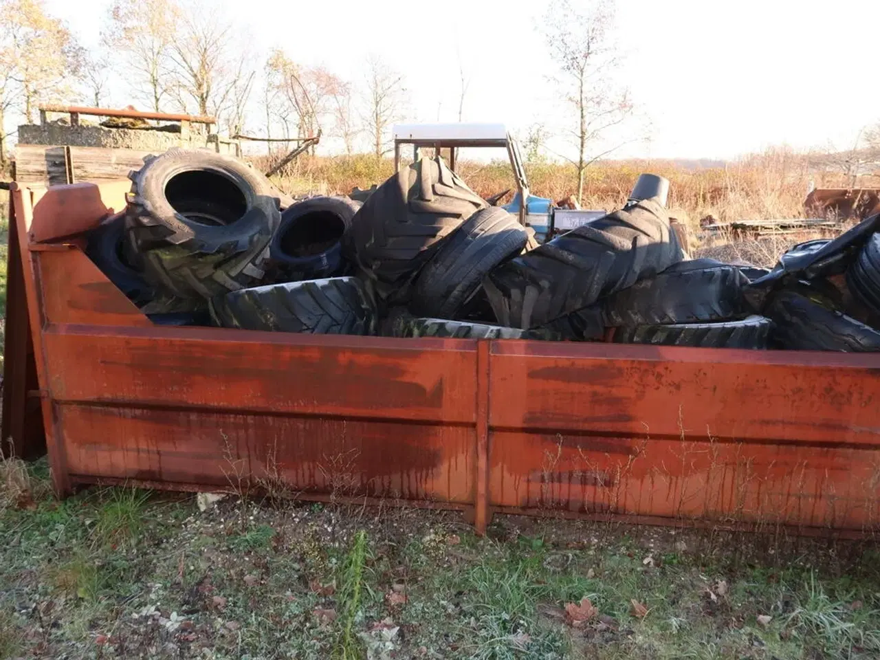 Billede 1 - Container samt div. Dæk