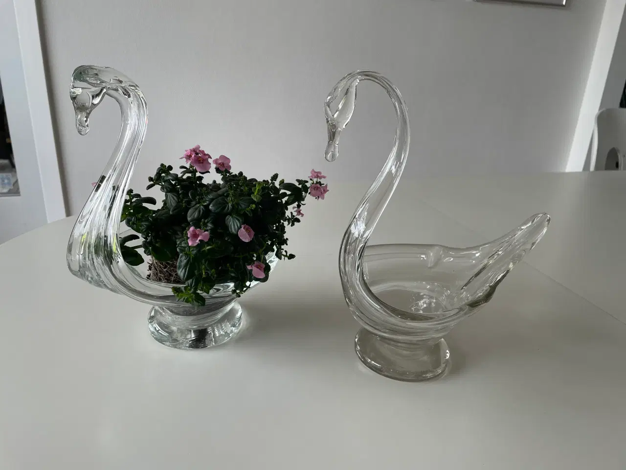 Billede 1 - Svanefigurer i glas