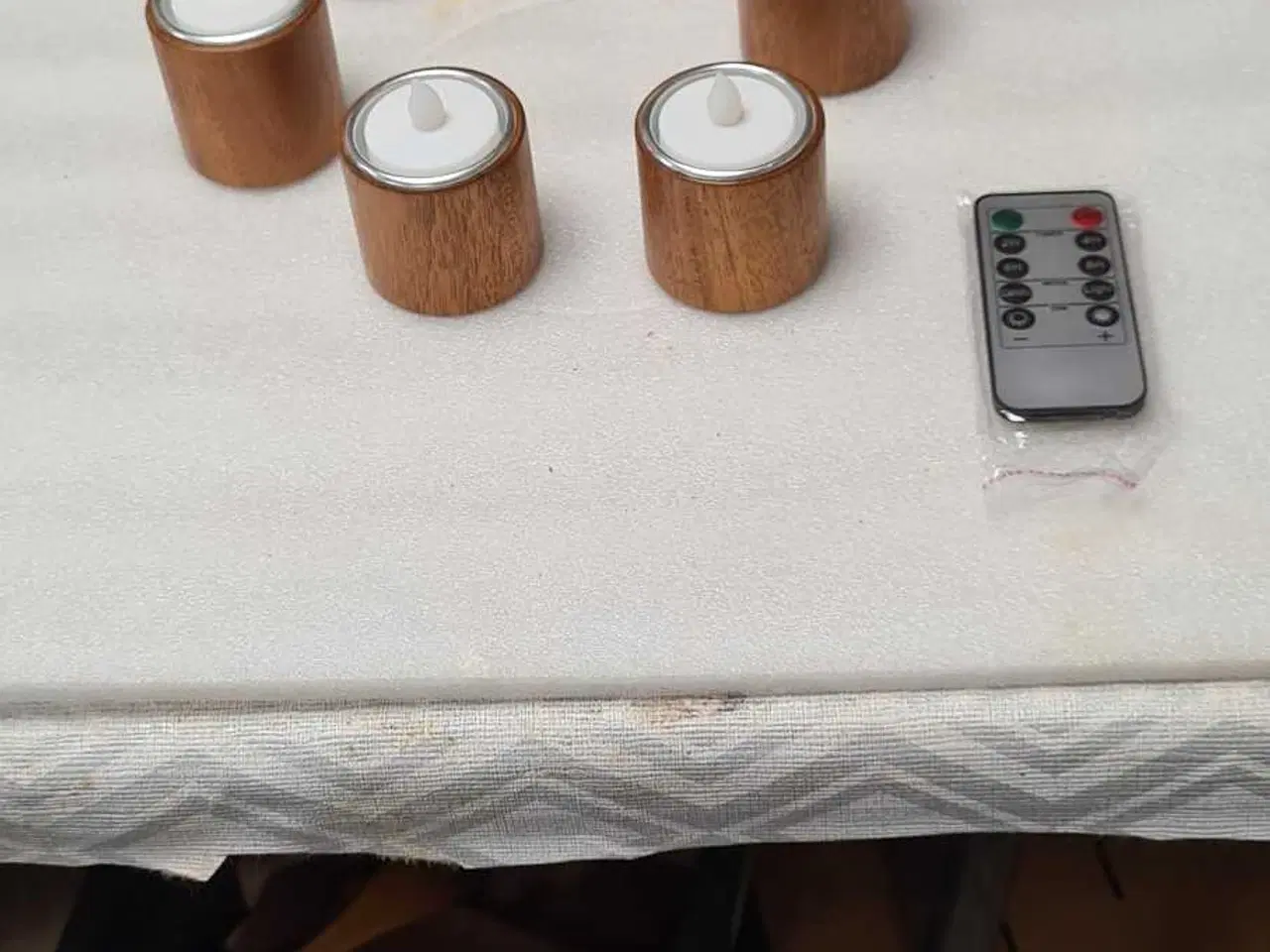 Billede 1 - 6 fyrfadsstager med ledlys og fjernbetjening 