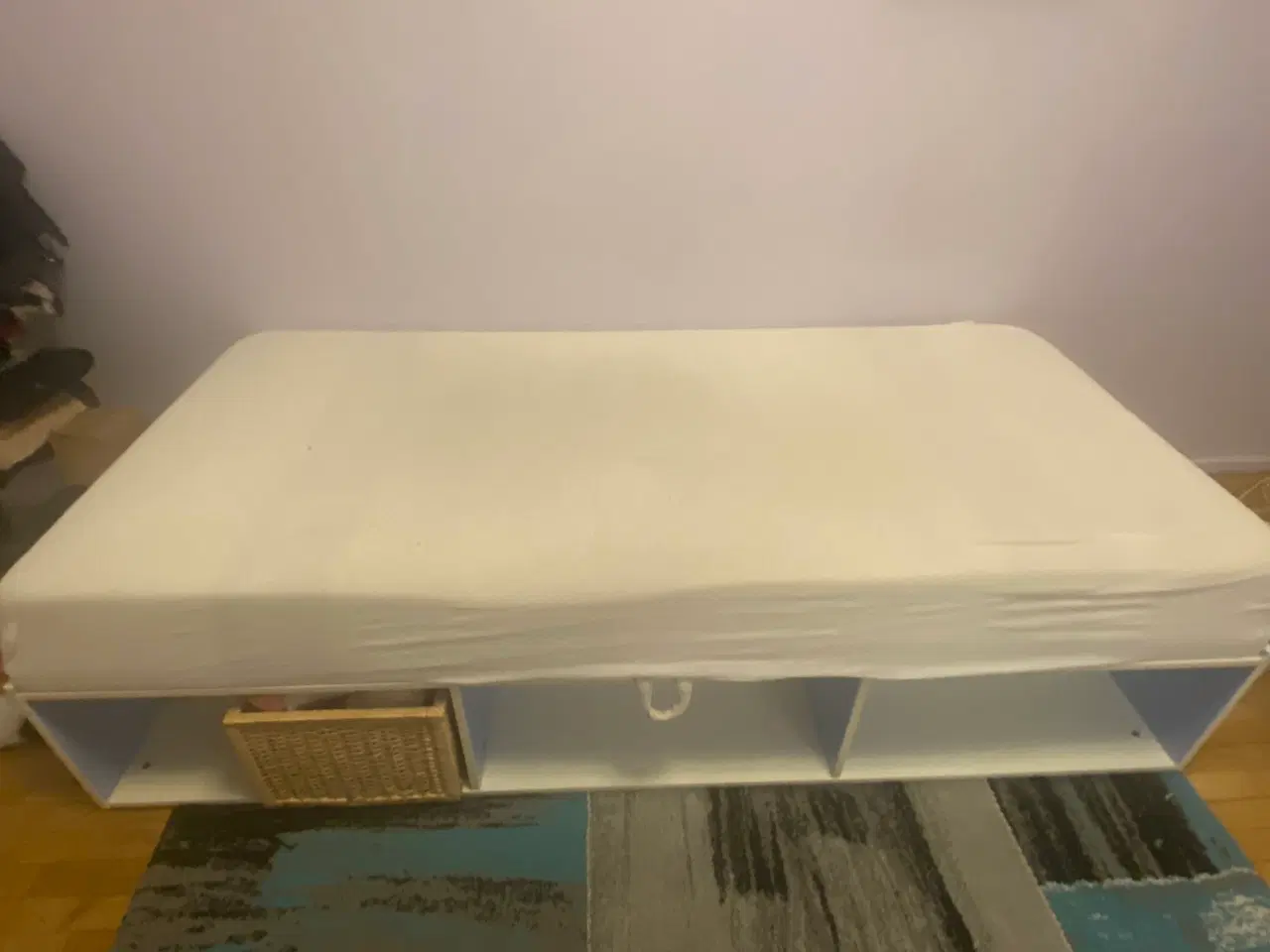 Billede 1 - seng med opbevaring