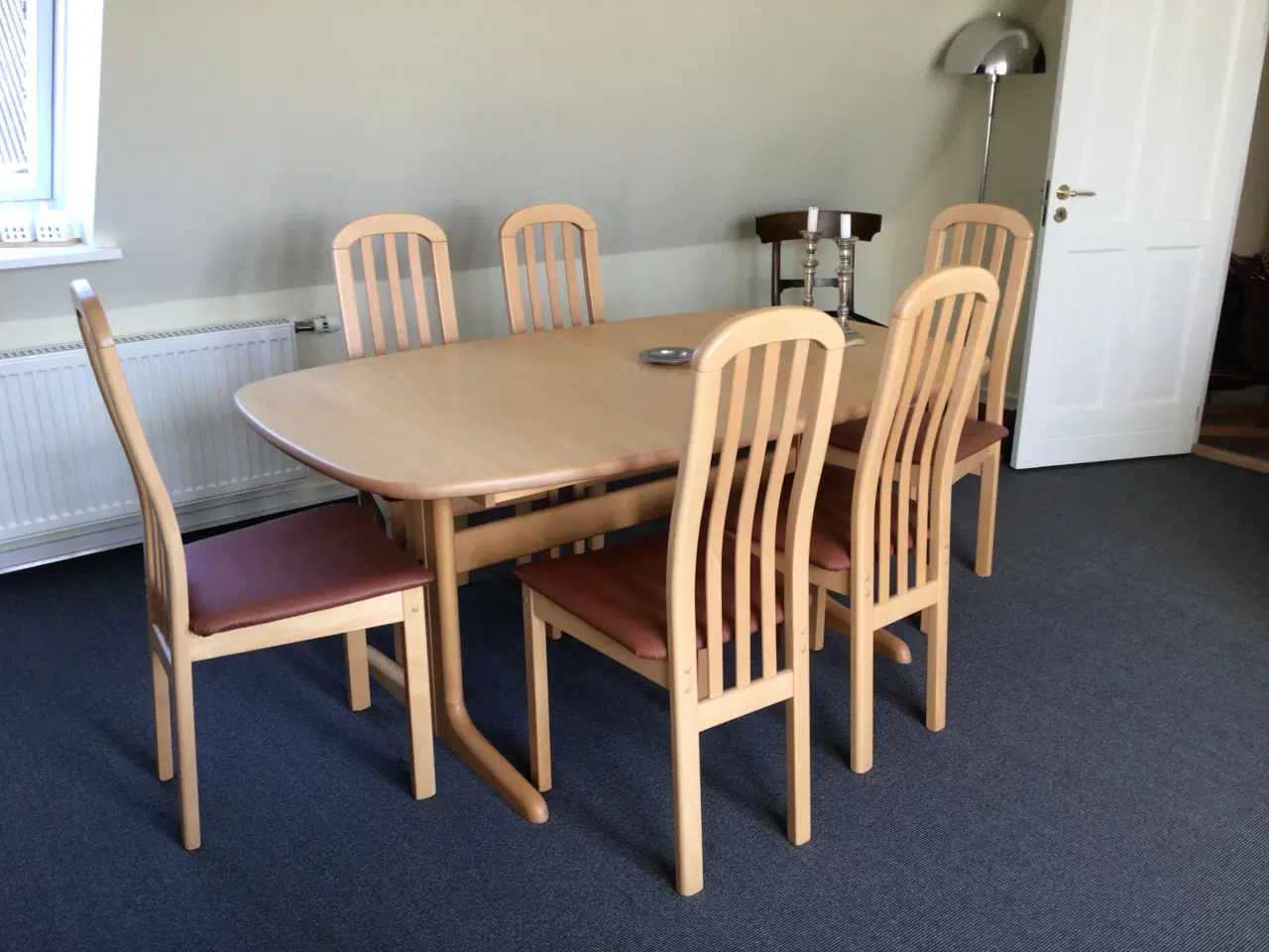 Billede 2 - Spisebord med  2plader +6stole