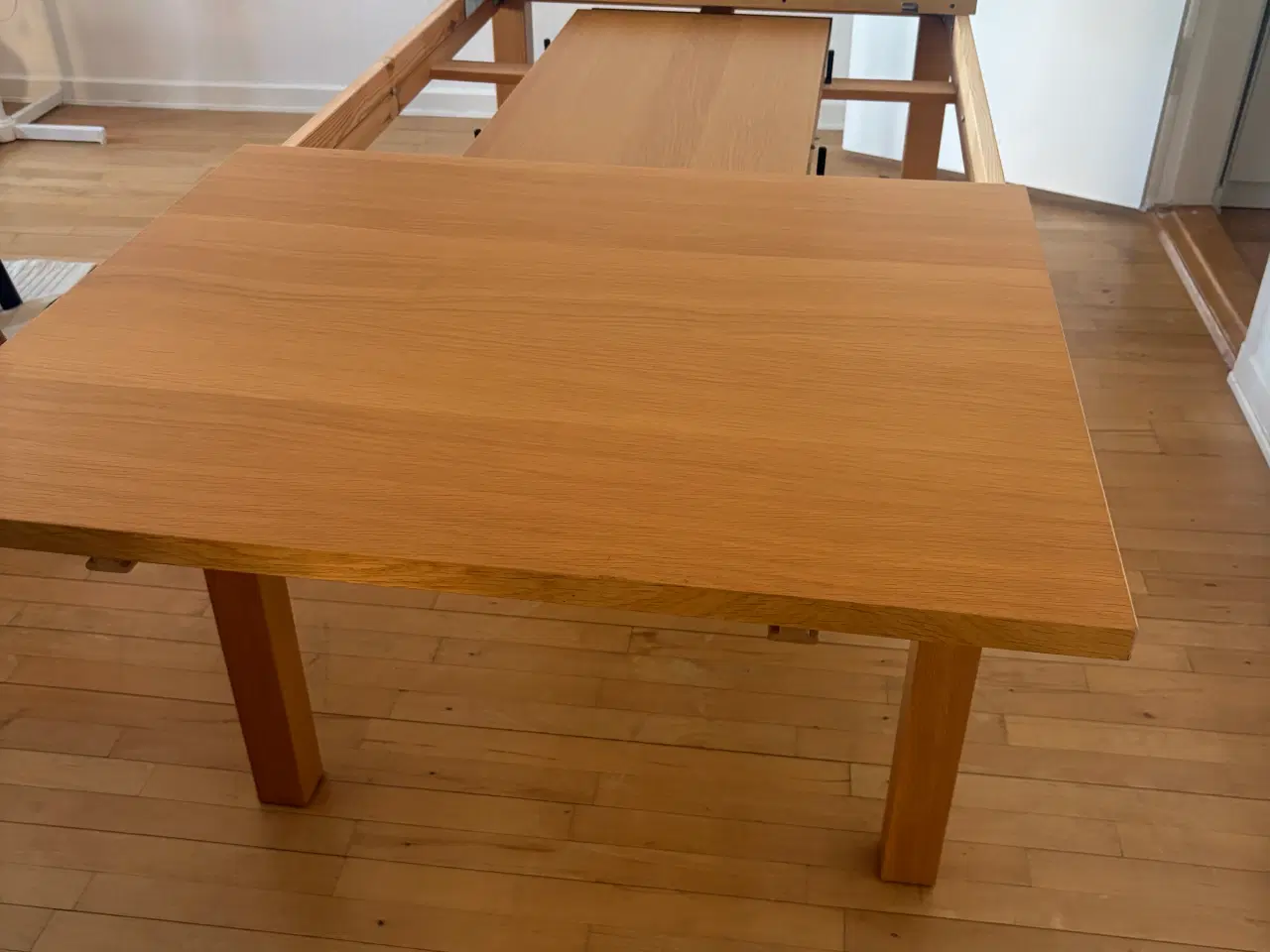 Billede 2 - Bjursta spisebord fra IKEA