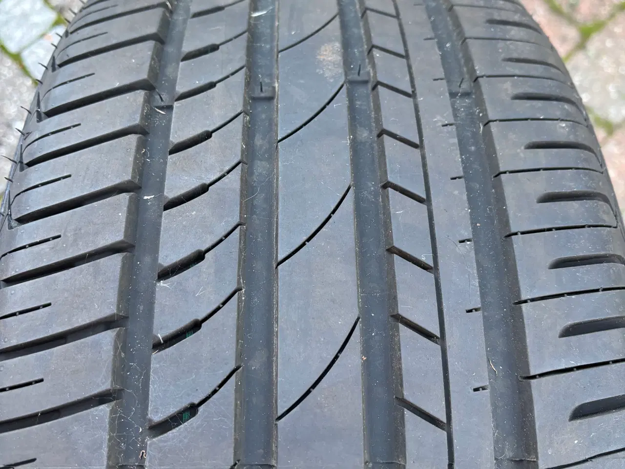 Billede 4 - 2 stk. 235/40 R 17 96Y