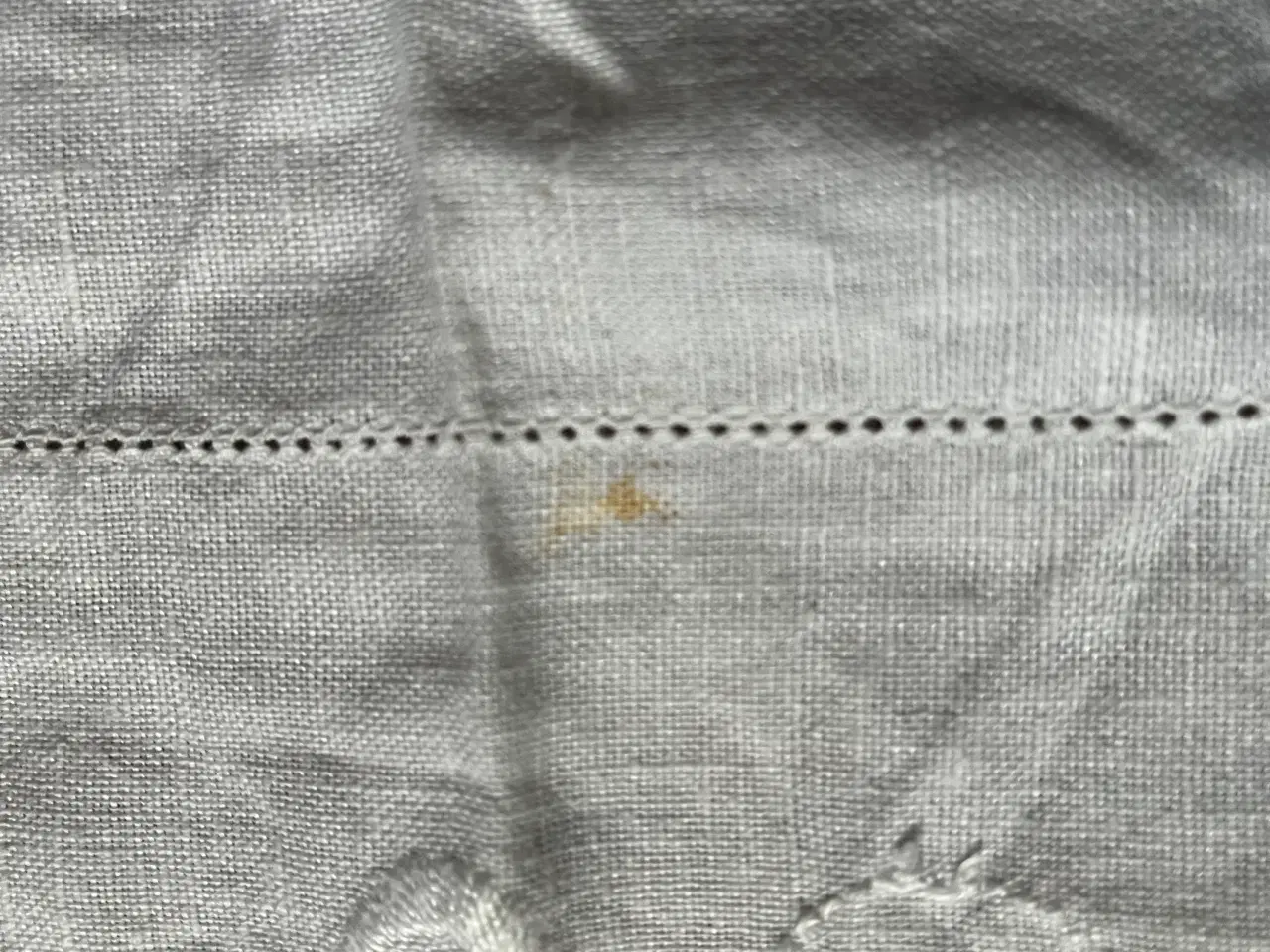 Billede 4 - Kommode dug med blonde kant og broderi