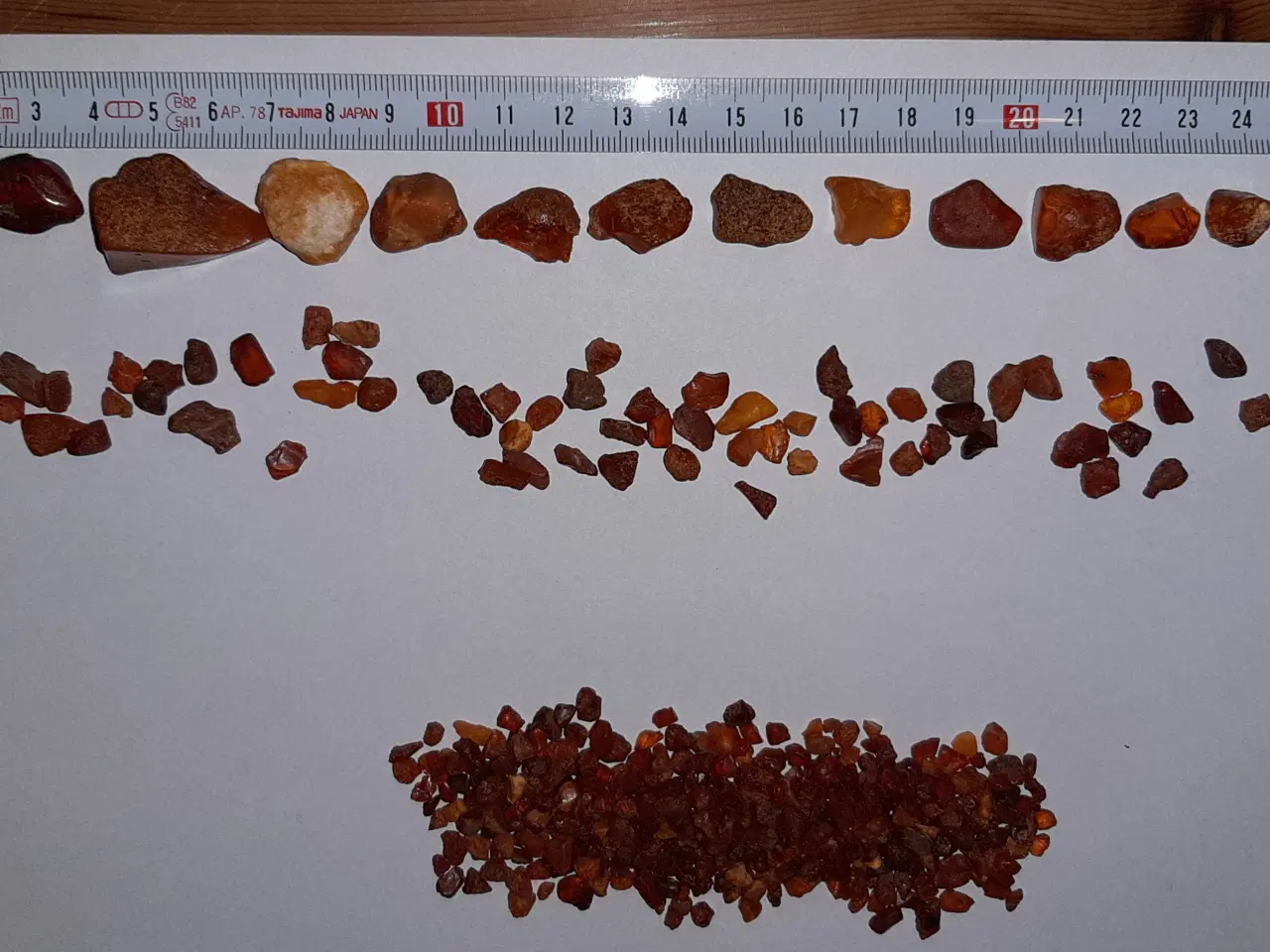 Billede 1 - Rav klumper og halssmykke, i alt 36 gram.