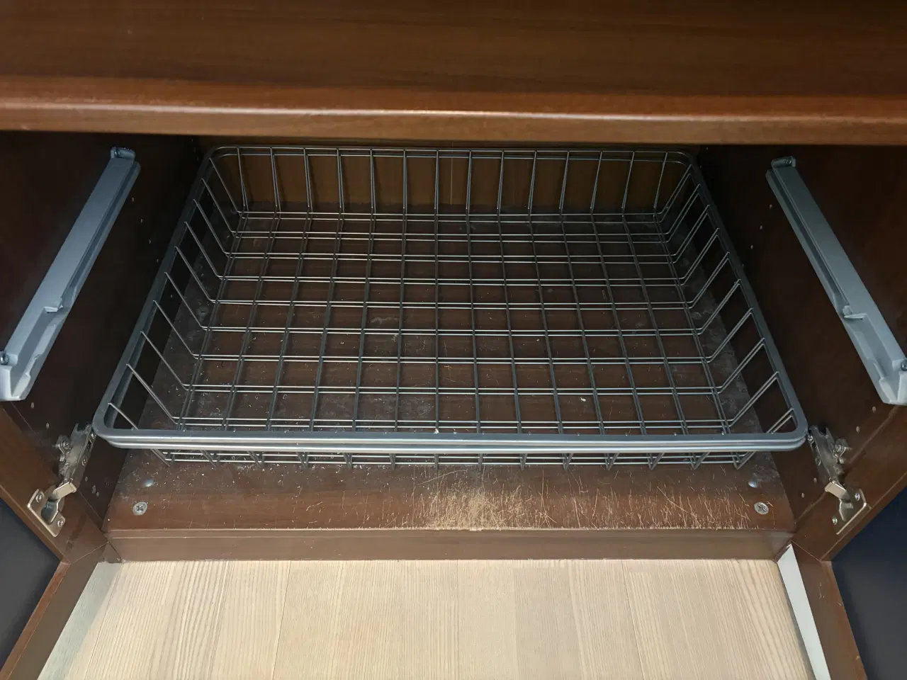 Billede 7 - Stort dobbeltlåget klædeskab