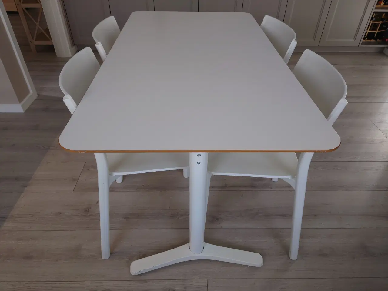 Billede 1 - Hvidt Ikea spisebord + 4 stole
