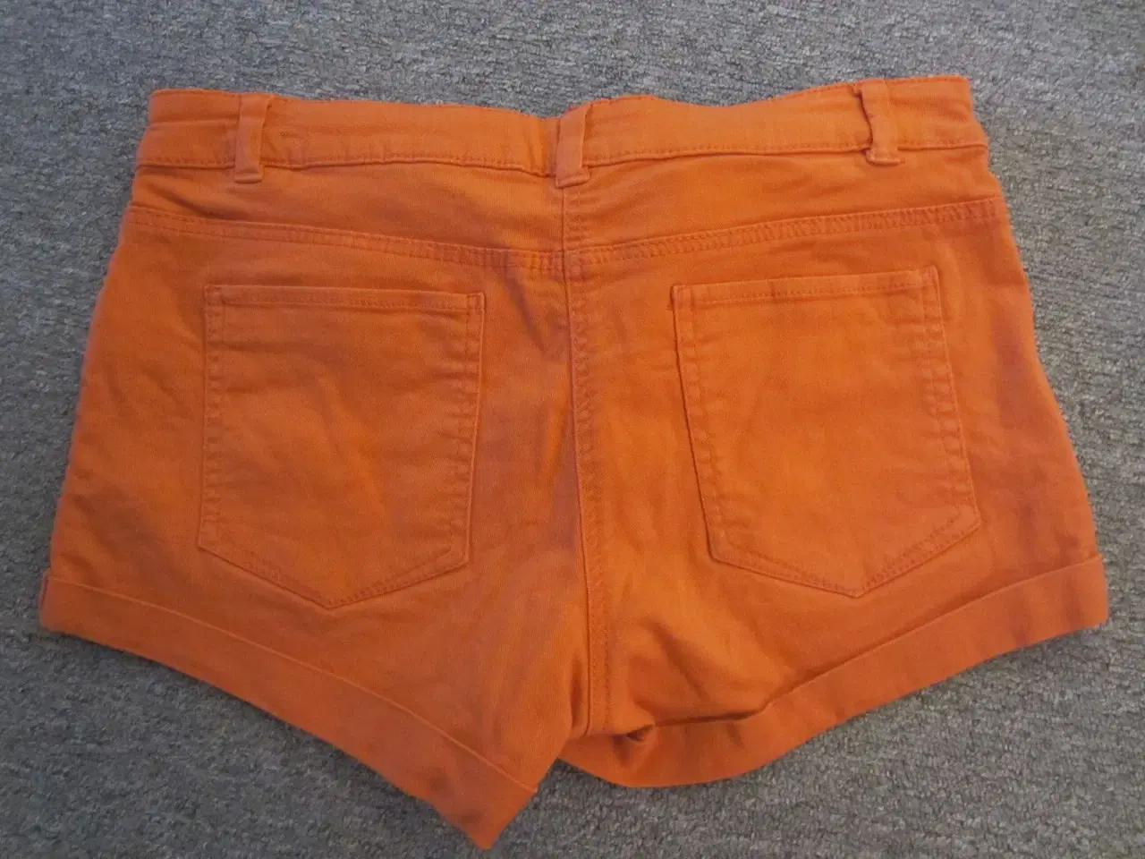 Billede 4 - Smarte orange shorts i str. 36 fra H&M