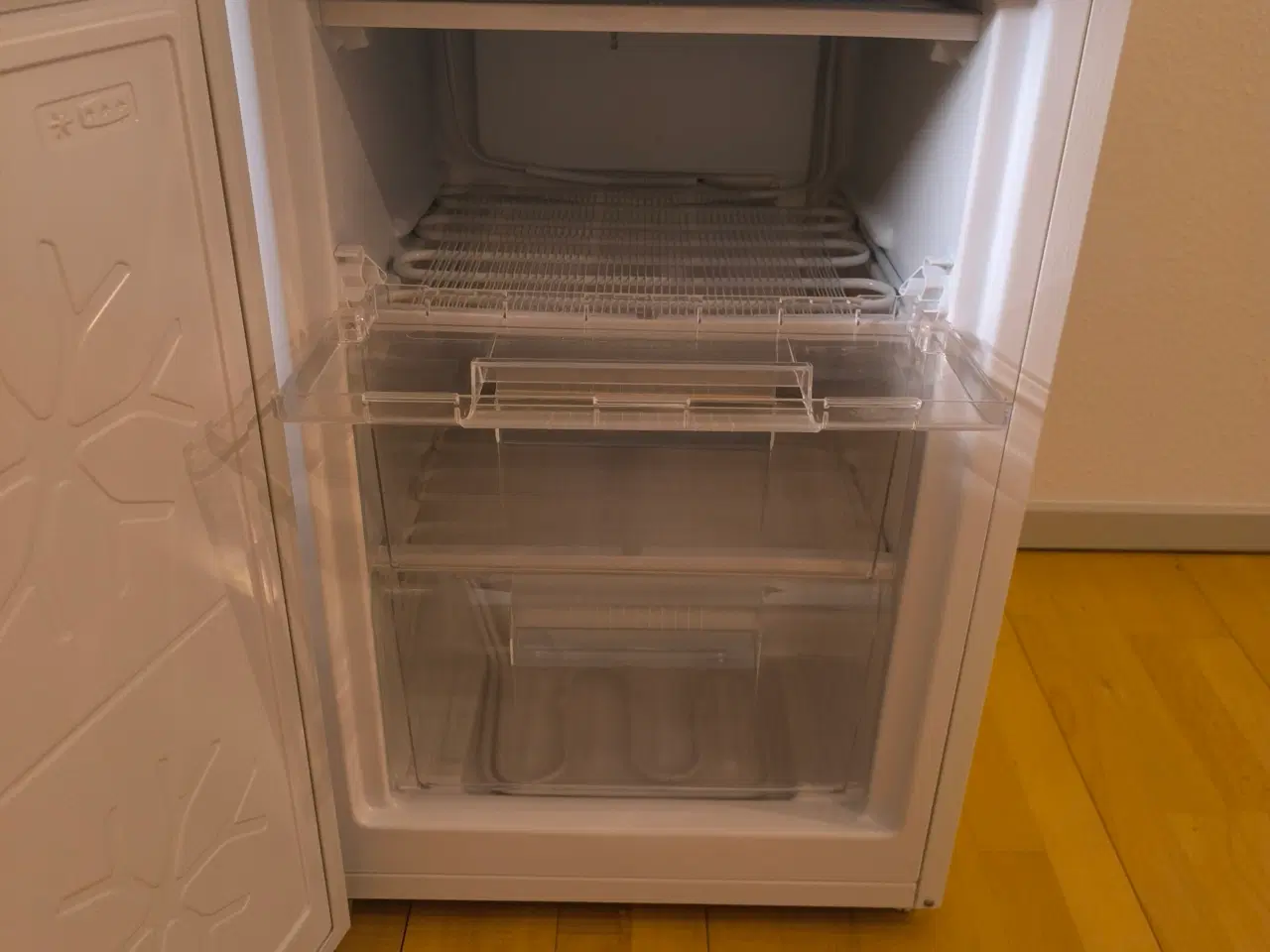 Billede 3 - Point fryseskab 85L