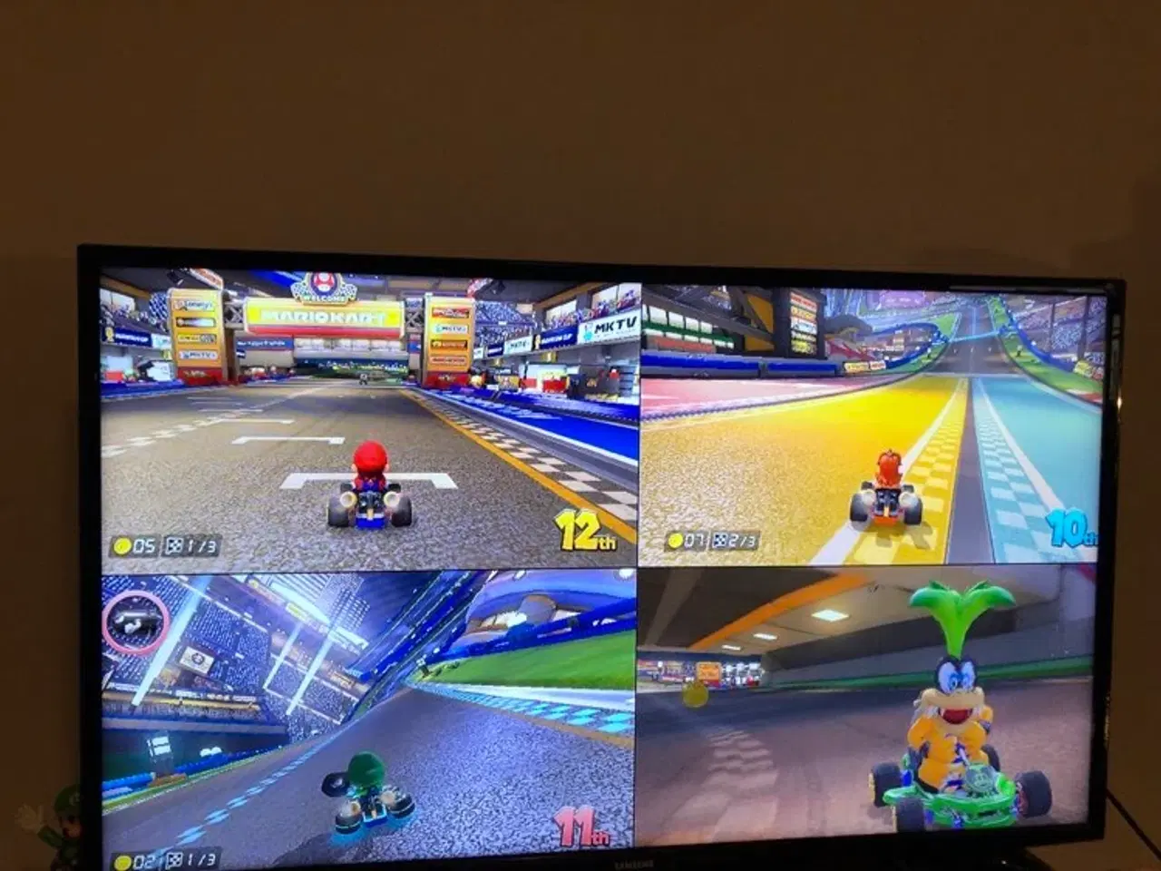 Billede 15 -  Wii U + 5 Spil. Super Mario 3D World, Mario Kart 