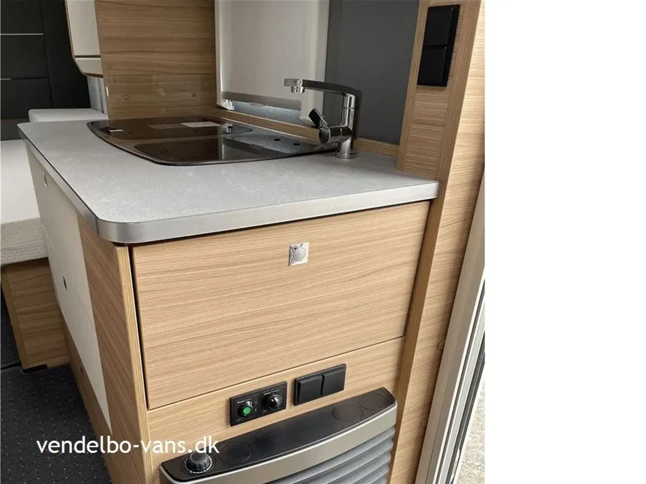 Billede 3 - 2022 - Dethleffs Camper 470 FR D-Line   Nem og handy størrelse - Tysk kvalitet