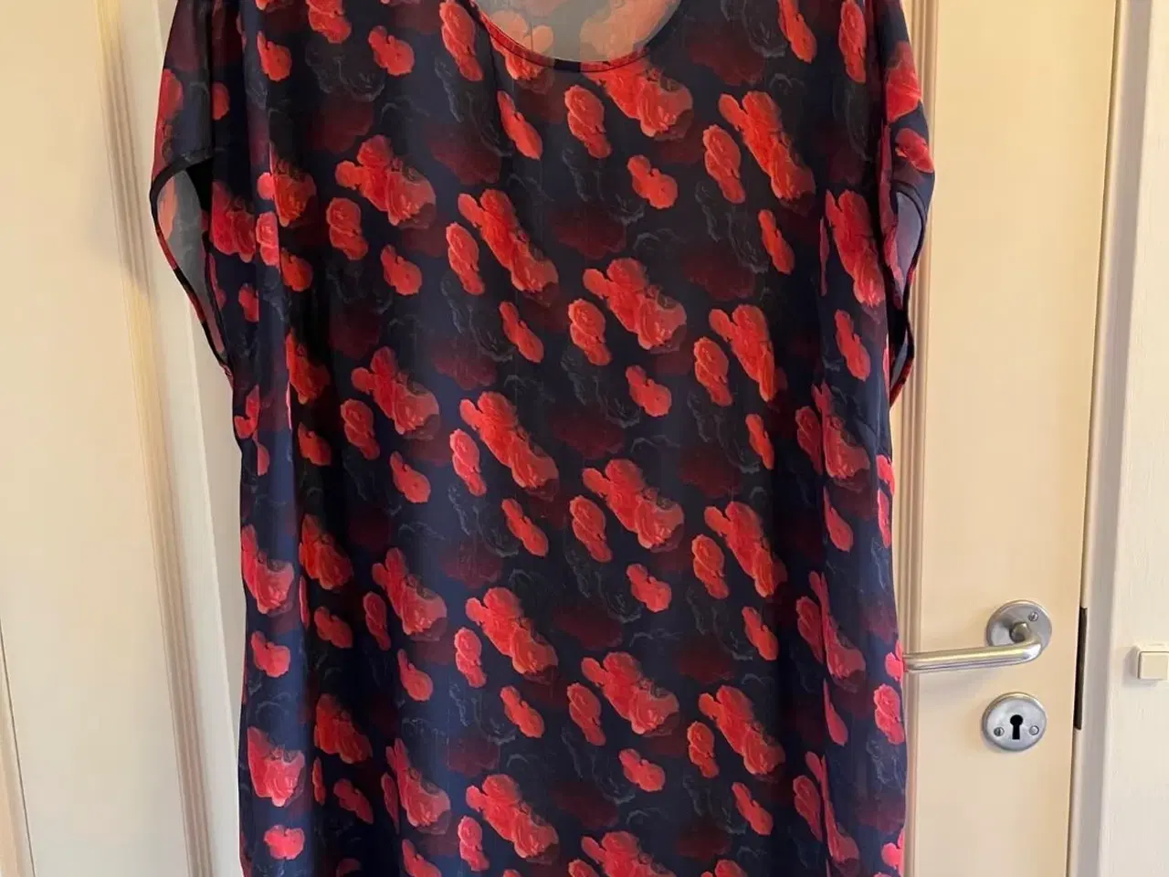 Billede 1 - Mønstret tunika/t-shirt fra Junarose