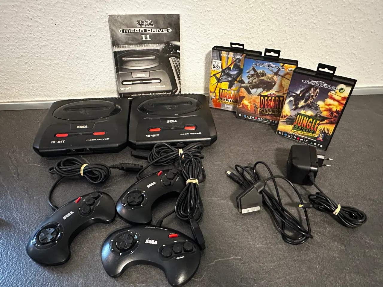 Billede 1 - SEGA MEGA DRIVE pakke med 2 maskiner og 3 spil