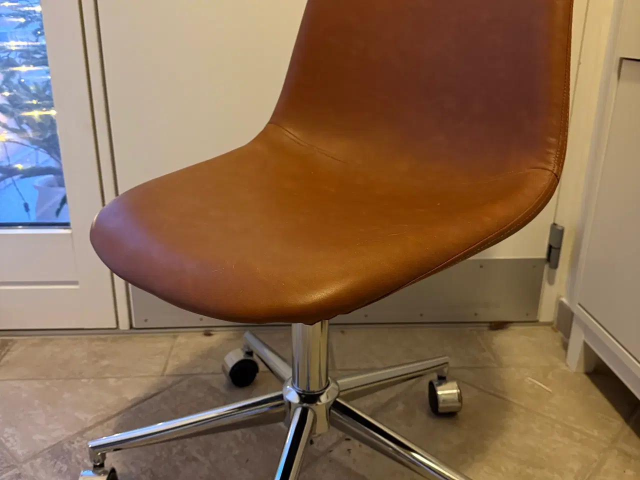 Billede 1 - Skrivebordsstol, flot cognac farve