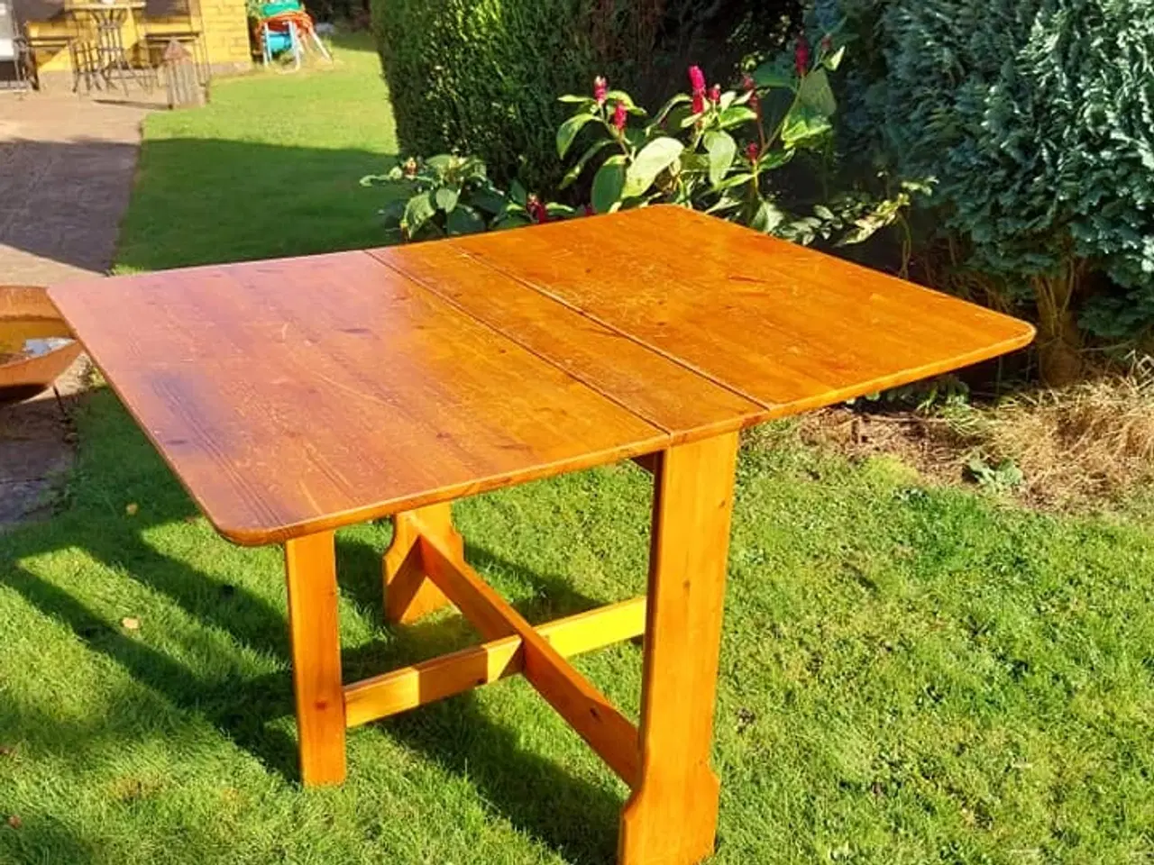 Billede 3 - BUTTERFLY bord - lakeret fyrretræsbord