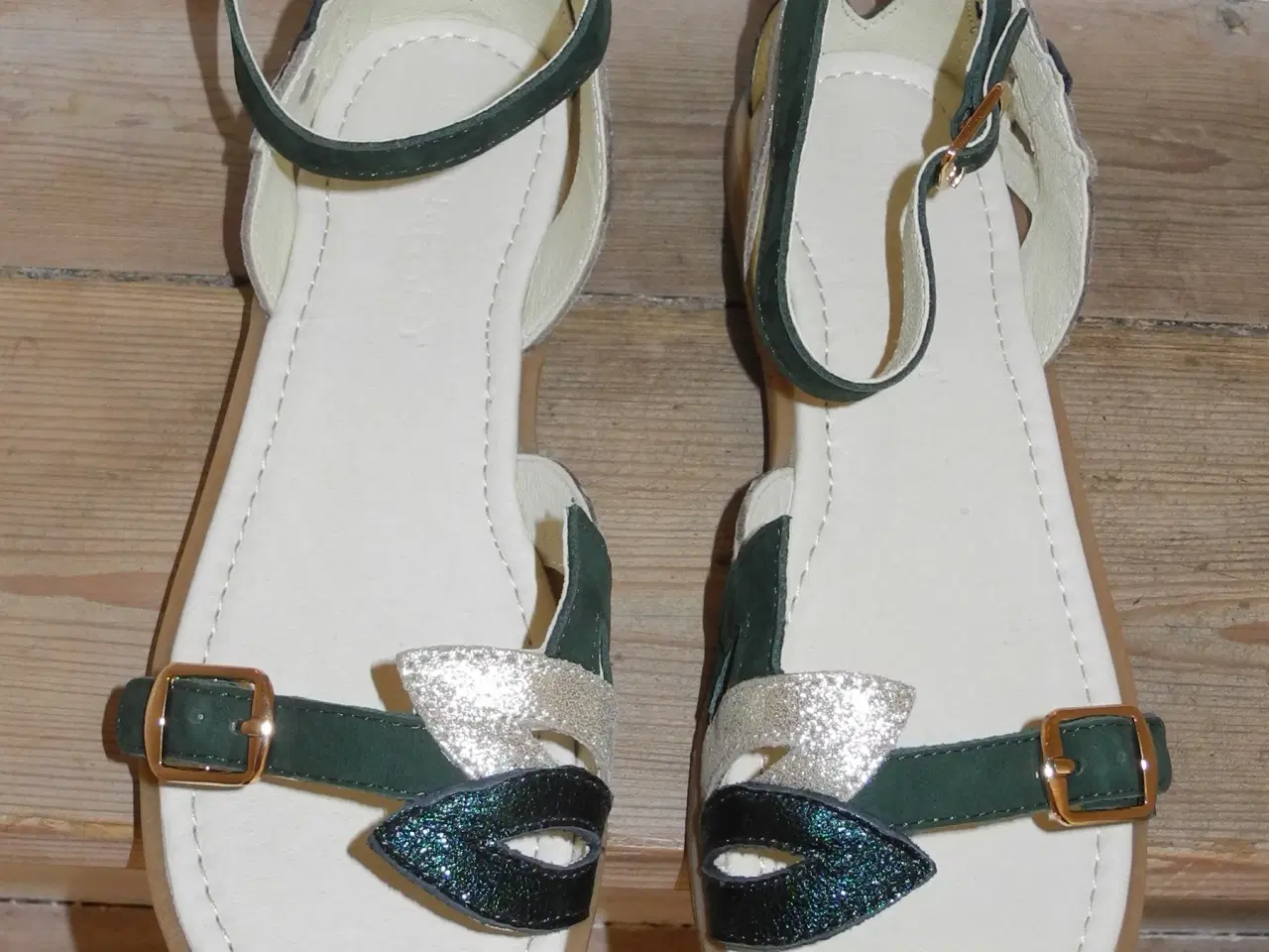 Billede 1 - Helt nye grønne og sølvfarvede En Fant sandaler