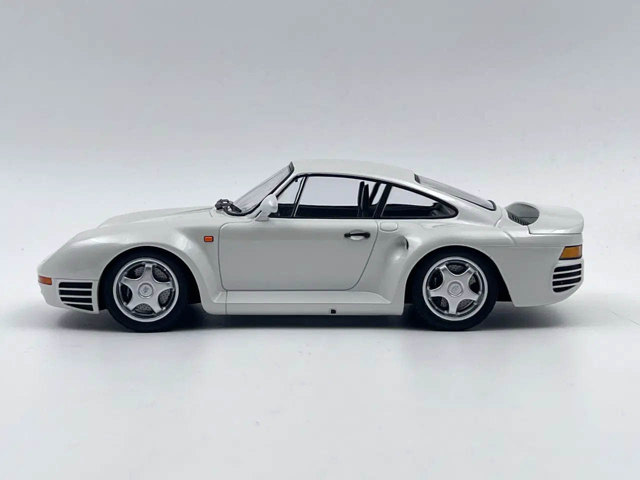 Billede 3 - 1986 Porsche 959 Coupé 1:18  Sjælden model 